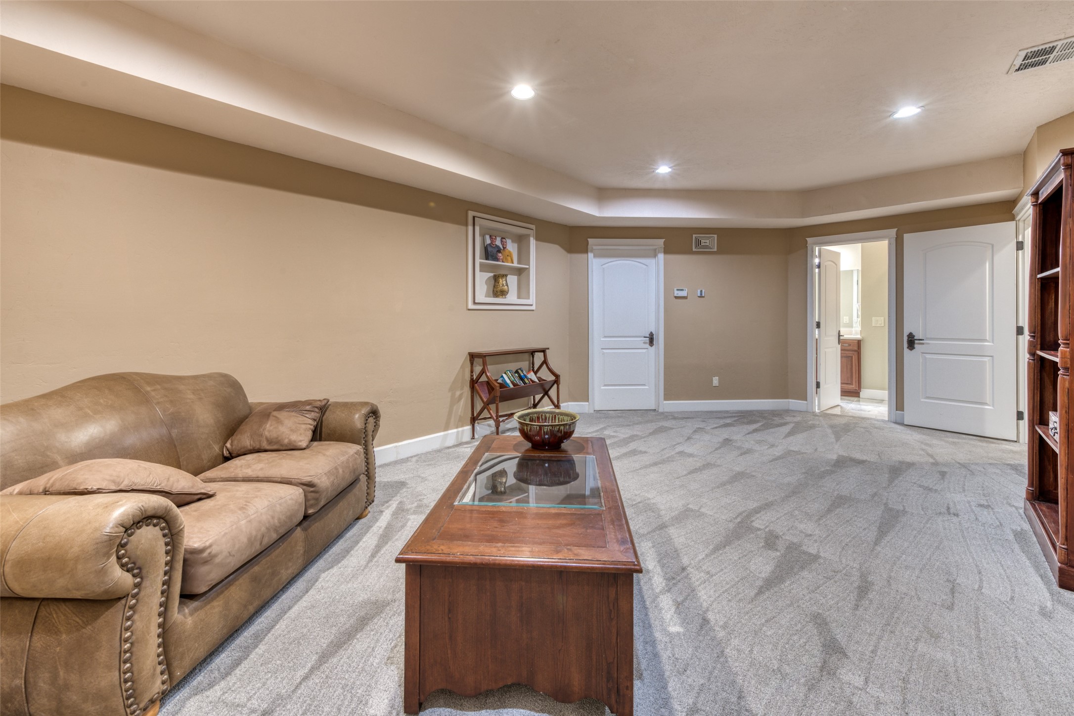 Hamilton, Montana 59840, United States, 4 Bedrooms Bedrooms, ,5 BathroomsBathrooms,Residential,Pending,67297