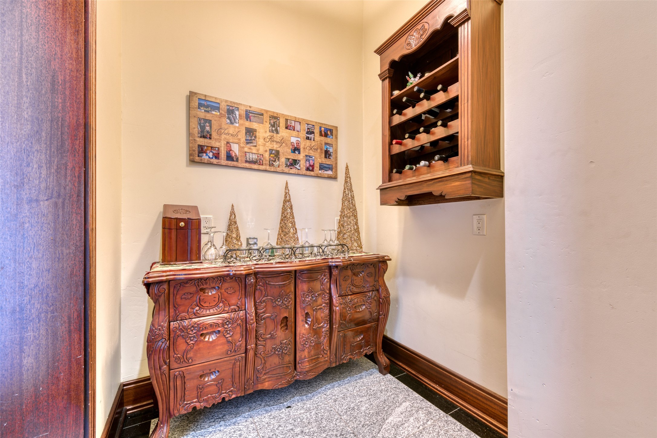 Hamilton, Montana 59840, United States, 4 Bedrooms Bedrooms, ,5 BathroomsBathrooms,Residential,Pending,67297