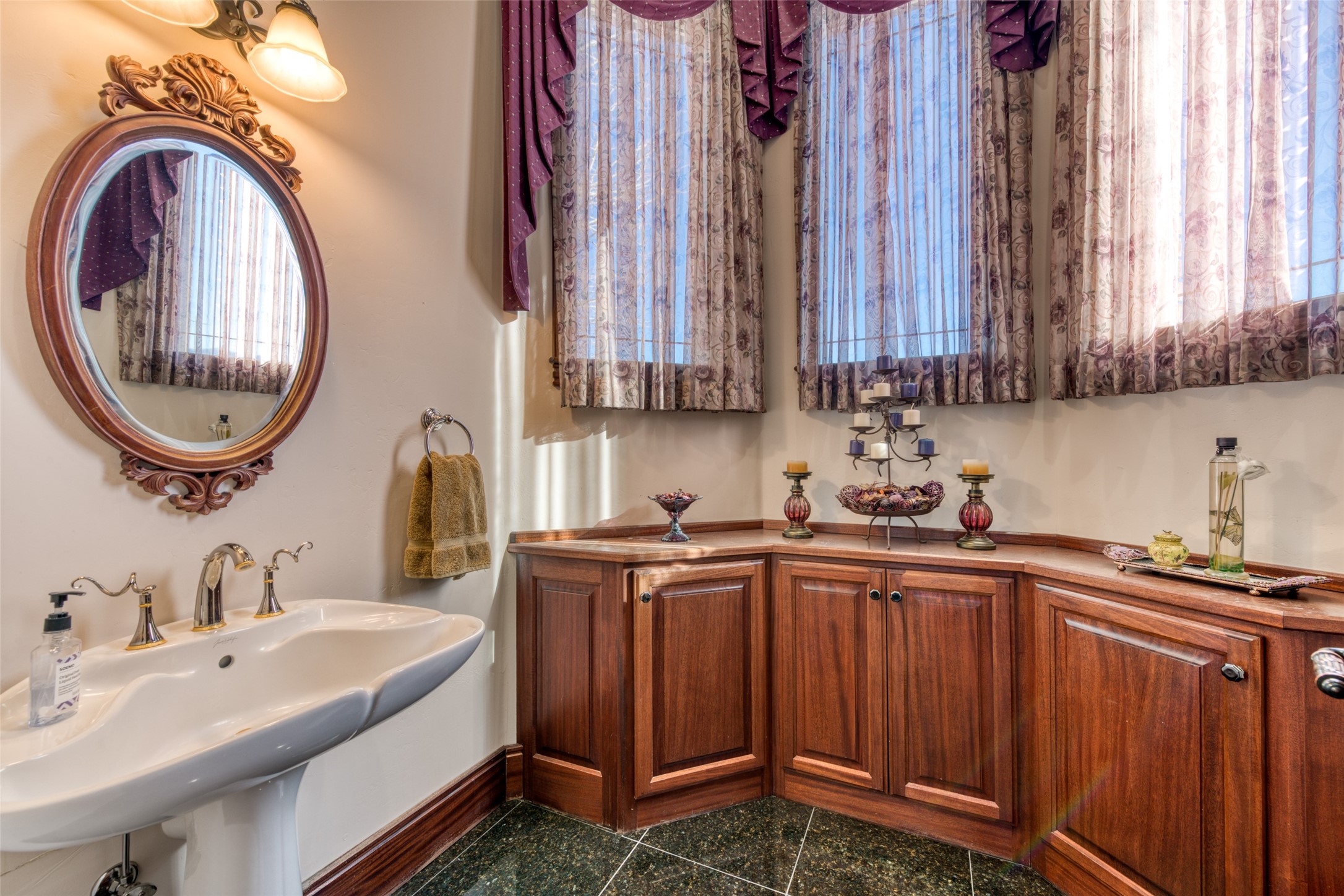 Hamilton, Montana 59840, United States, 4 Bedrooms Bedrooms, ,5 BathroomsBathrooms,Residential,Pending,67297