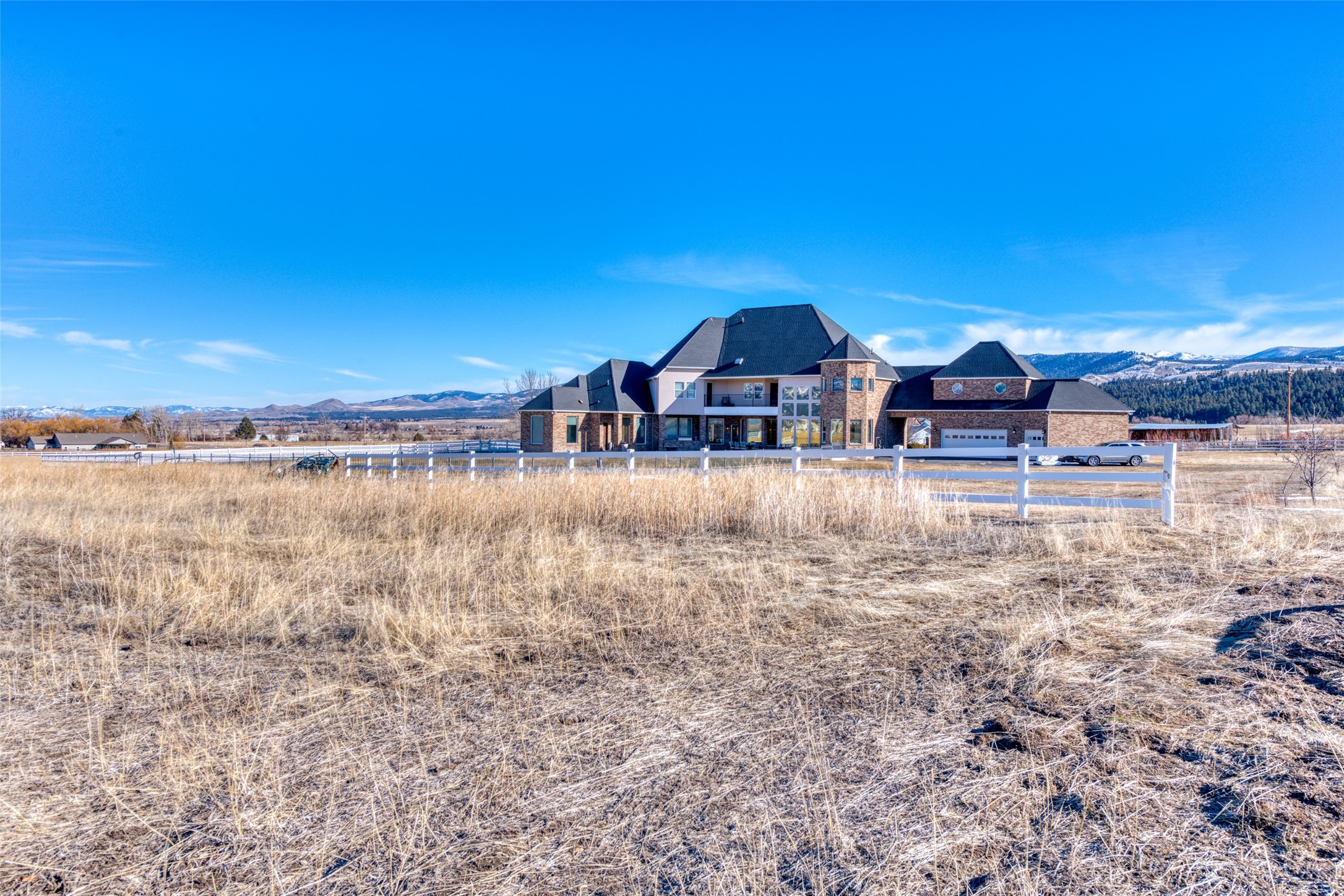 Hamilton, Montana 59840, United States, 4 Bedrooms Bedrooms, ,5 BathroomsBathrooms,Residential,Pending,67297