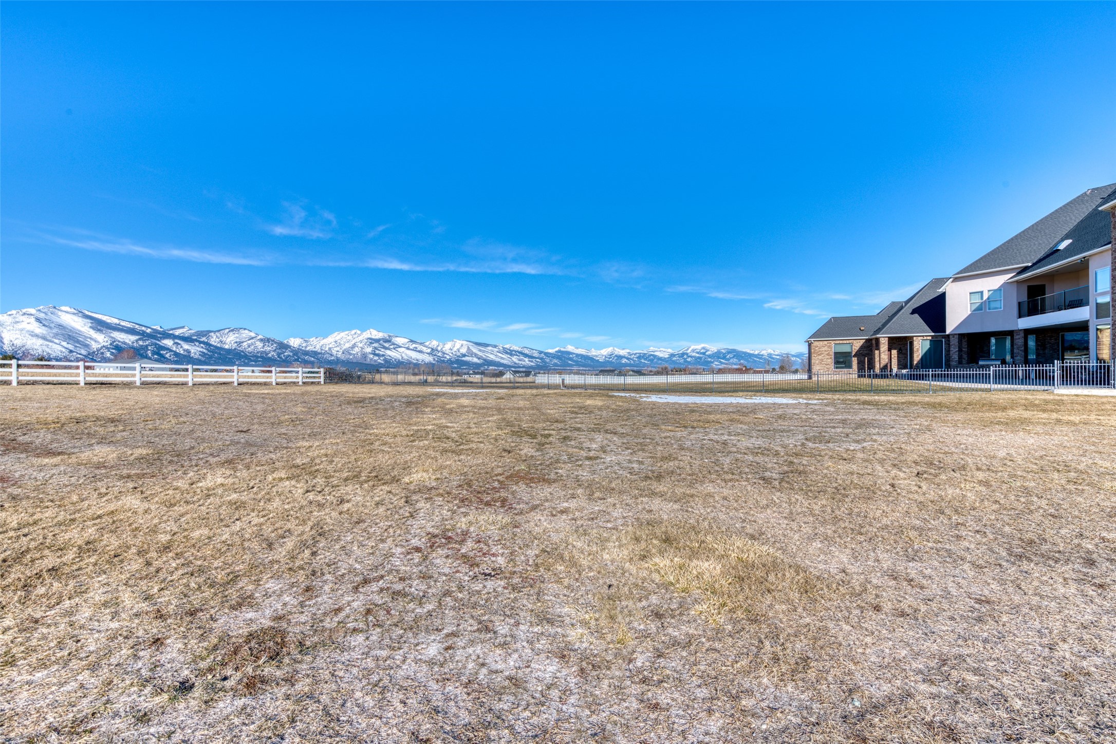 Hamilton, Montana 59840, United States, 4 Bedrooms Bedrooms, ,5 BathroomsBathrooms,Residential,Pending,67297