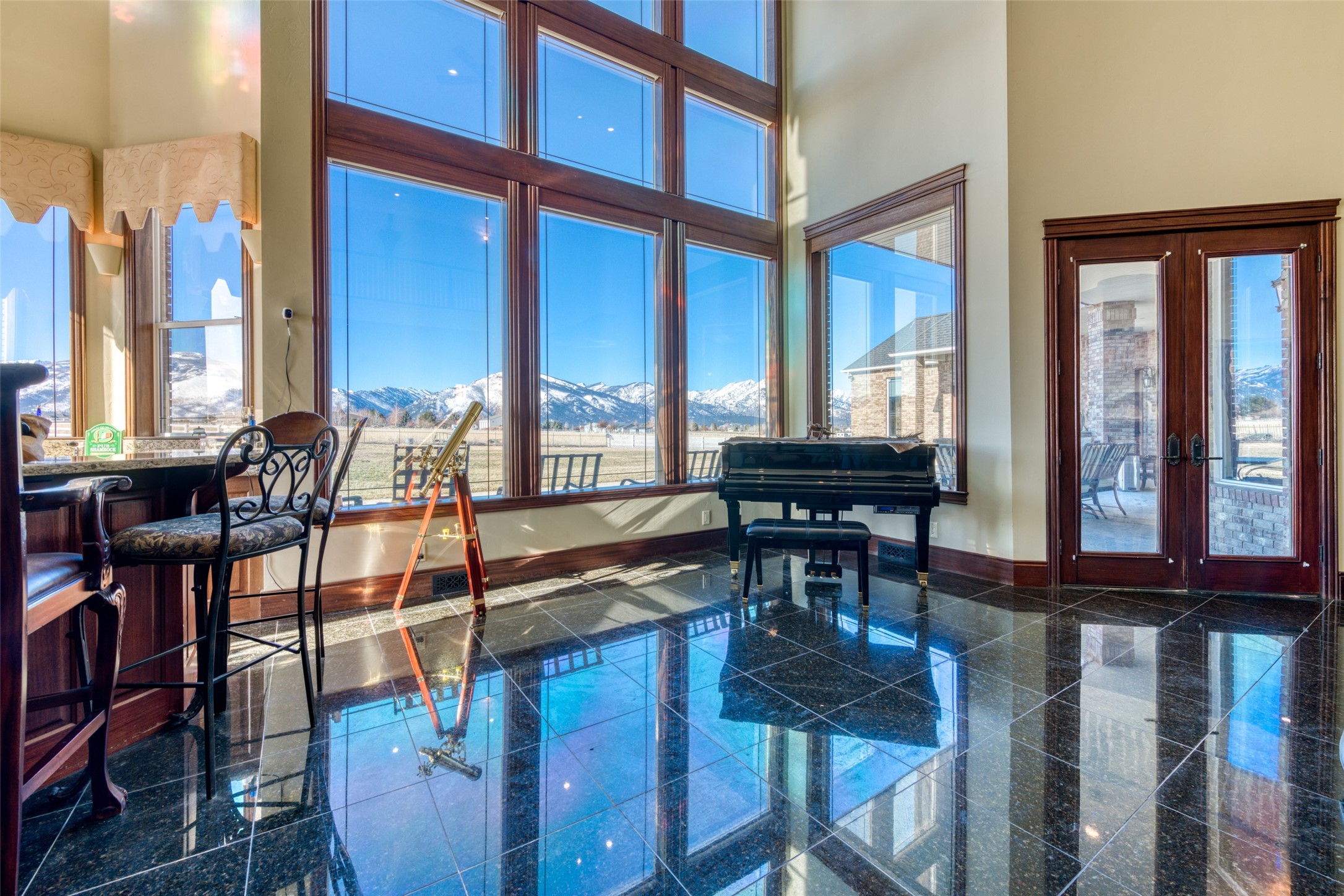 Hamilton, Montana 59840, United States, 4 Bedrooms Bedrooms, ,5 BathroomsBathrooms,Residential,Pending,67297