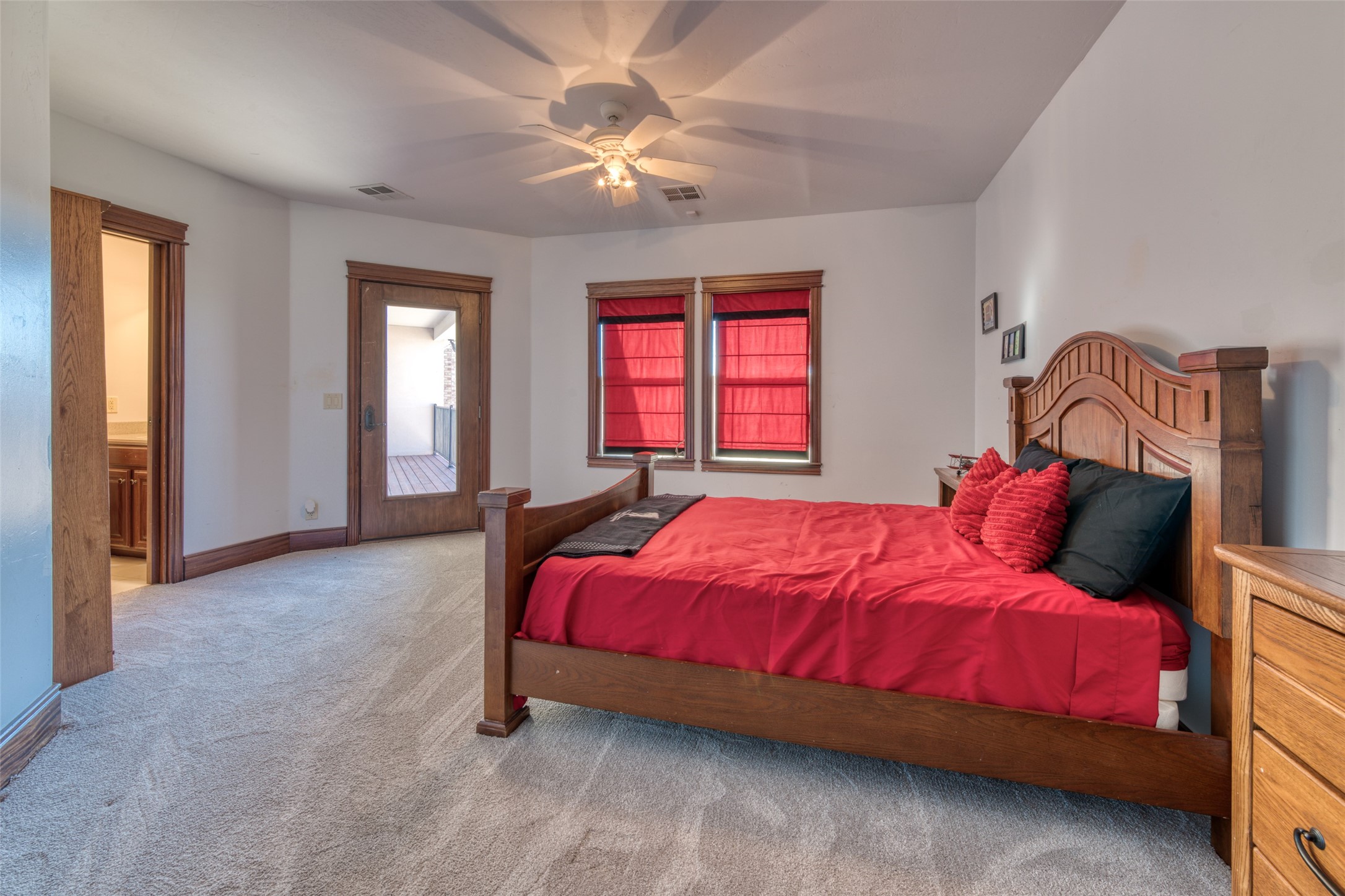 Hamilton, Montana 59840, United States, 4 Bedrooms Bedrooms, ,5 BathroomsBathrooms,Residential,Pending,67297