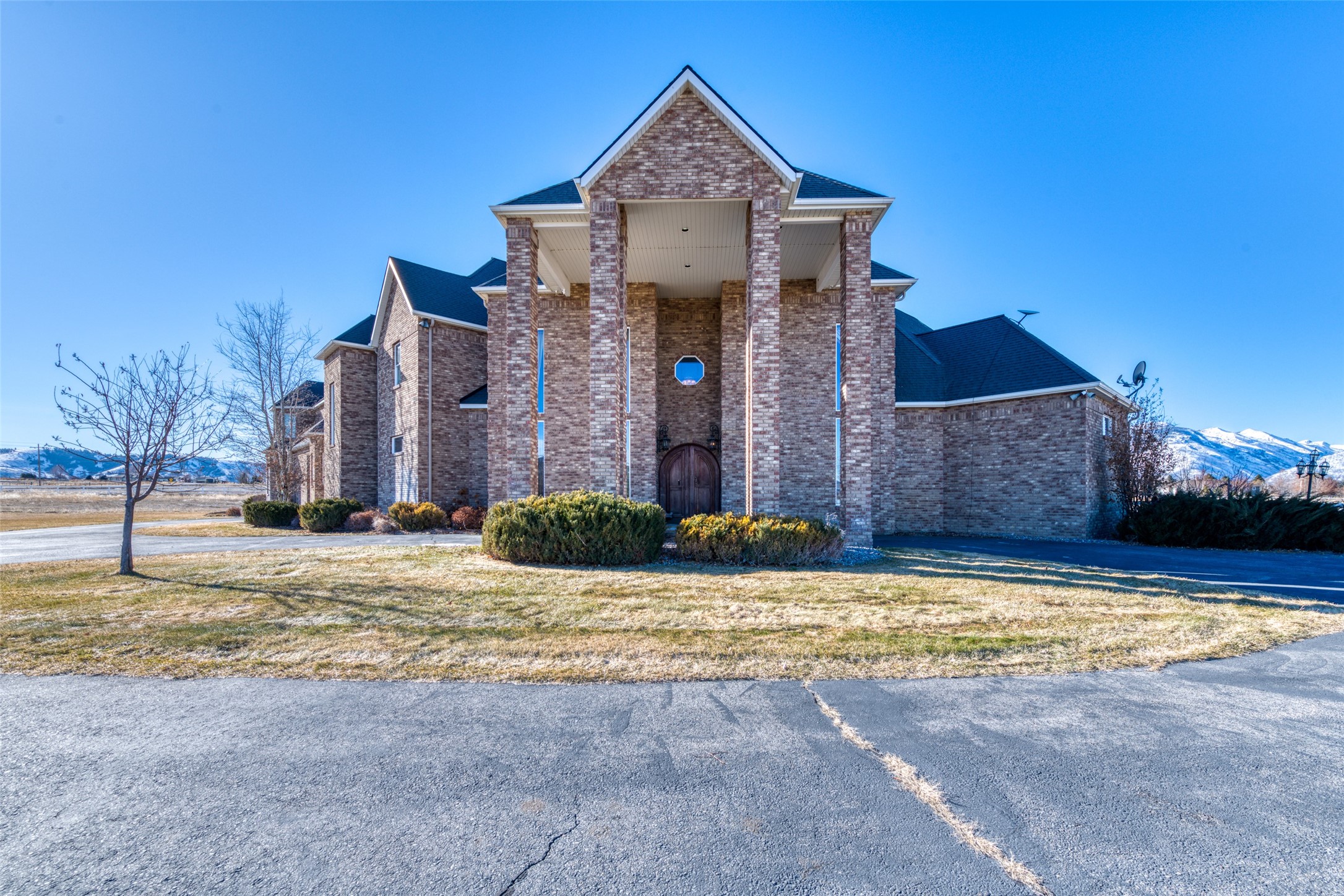 Hamilton, Montana 59840, United States, 4 Bedrooms Bedrooms, ,5 BathroomsBathrooms,Residential,Pending,67297