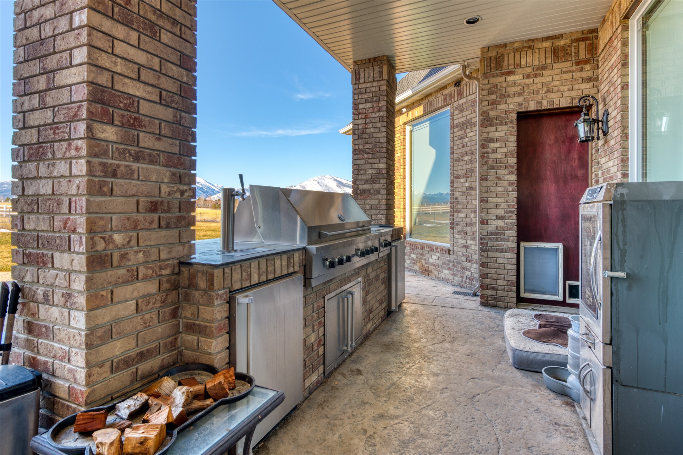 Hamilton, Montana 59840, United States, 4 Bedrooms Bedrooms, ,5 BathroomsBathrooms,Residential,Pending,67297