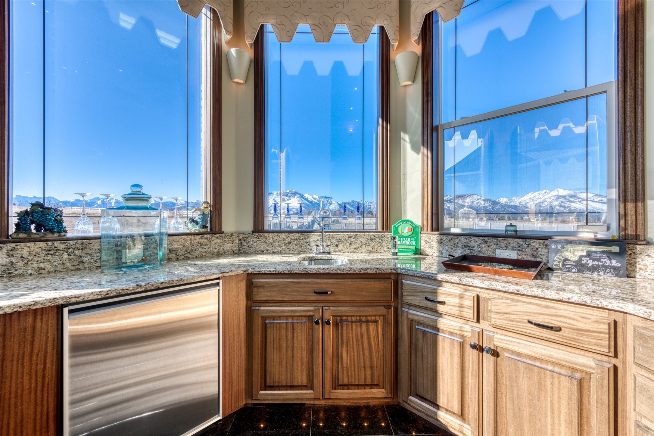 Hamilton, Montana 59840, United States, 4 Bedrooms Bedrooms, ,5 BathroomsBathrooms,Residential,Pending,67297