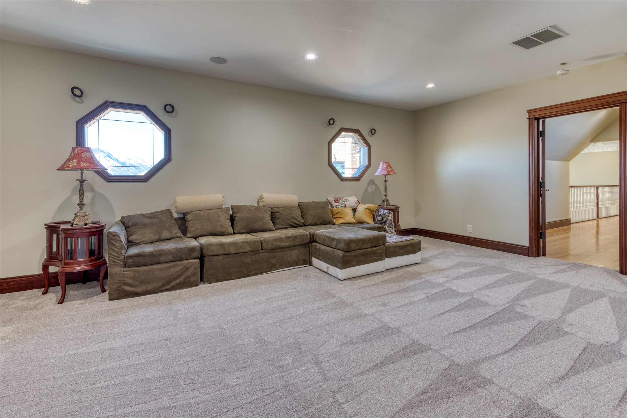 Hamilton, Montana 59840, United States, 4 Bedrooms Bedrooms, ,5 BathroomsBathrooms,Residential,Pending,67297