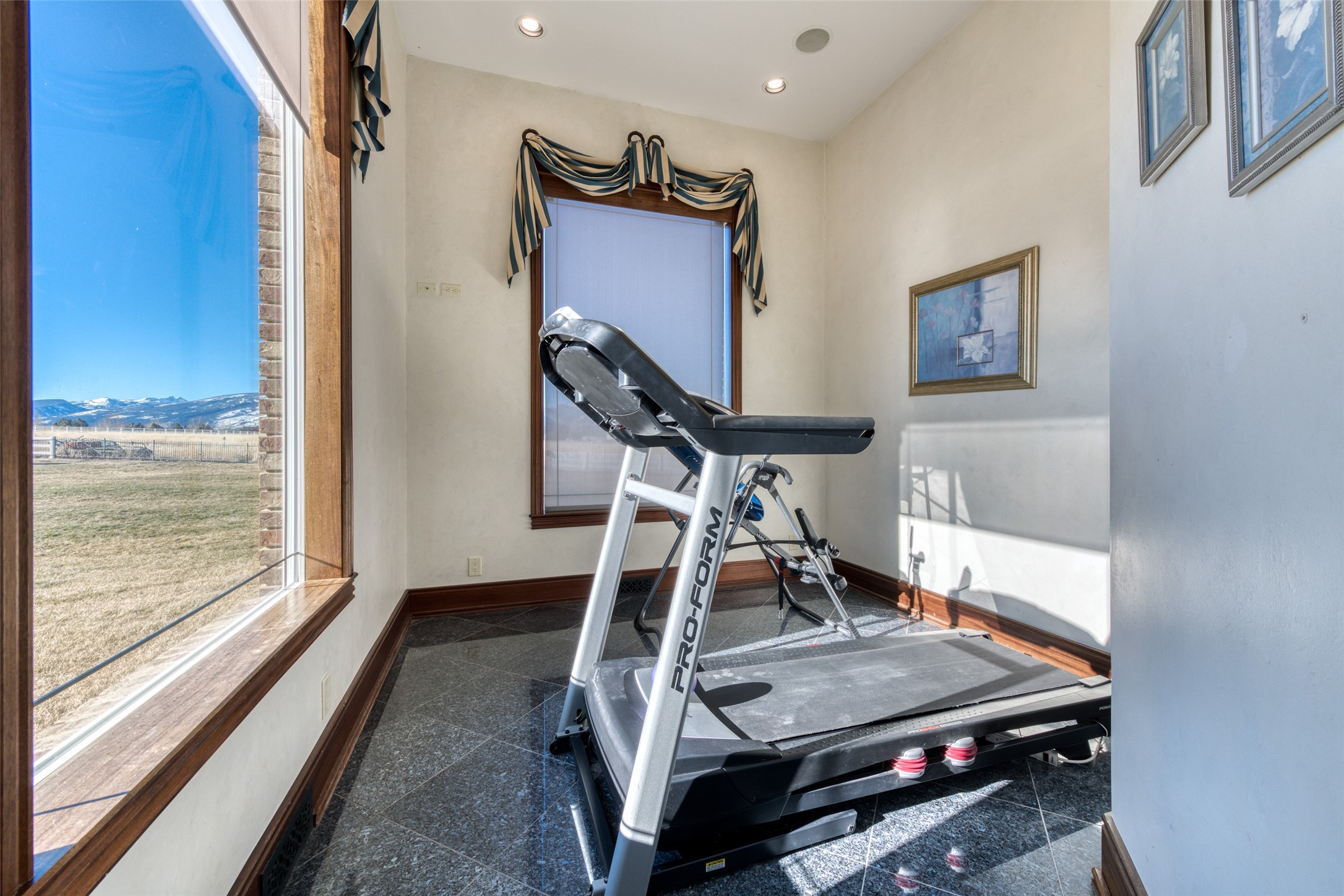 Hamilton, Montana 59840, United States, 4 Bedrooms Bedrooms, ,5 BathroomsBathrooms,Residential,Pending,67297