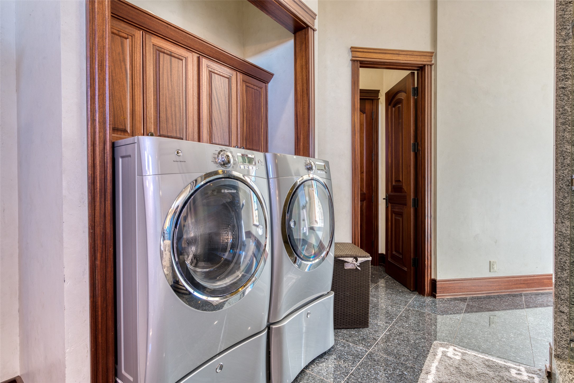 Hamilton, Montana 59840, United States, 4 Bedrooms Bedrooms, ,5 BathroomsBathrooms,Residential,Pending,67297