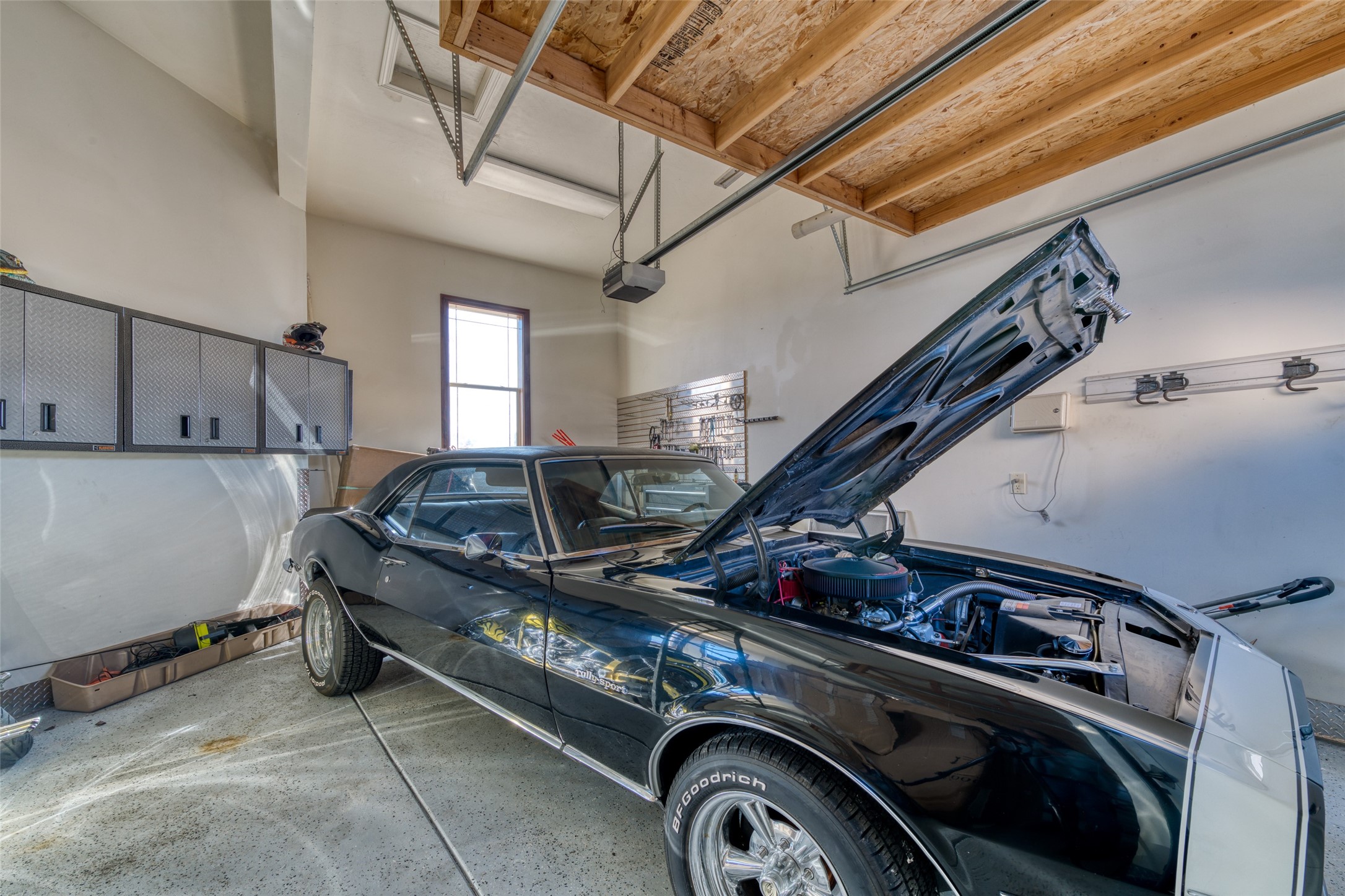 Hamilton, Montana 59840, United States, 4 Bedrooms Bedrooms, ,5 BathroomsBathrooms,Residential,Pending,67297