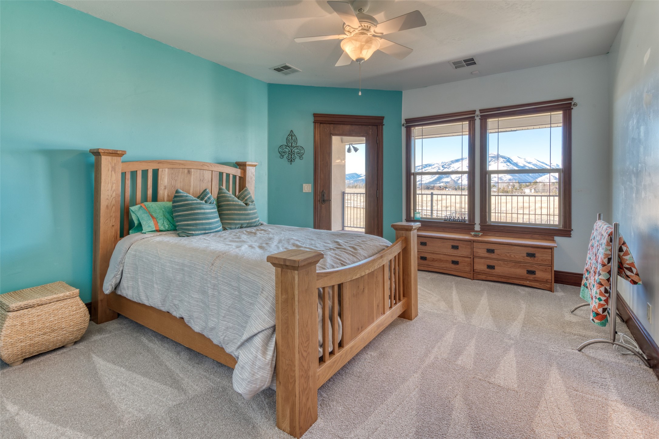 Hamilton, Montana 59840, United States, 4 Bedrooms Bedrooms, ,5 BathroomsBathrooms,Residential,Pending,67297