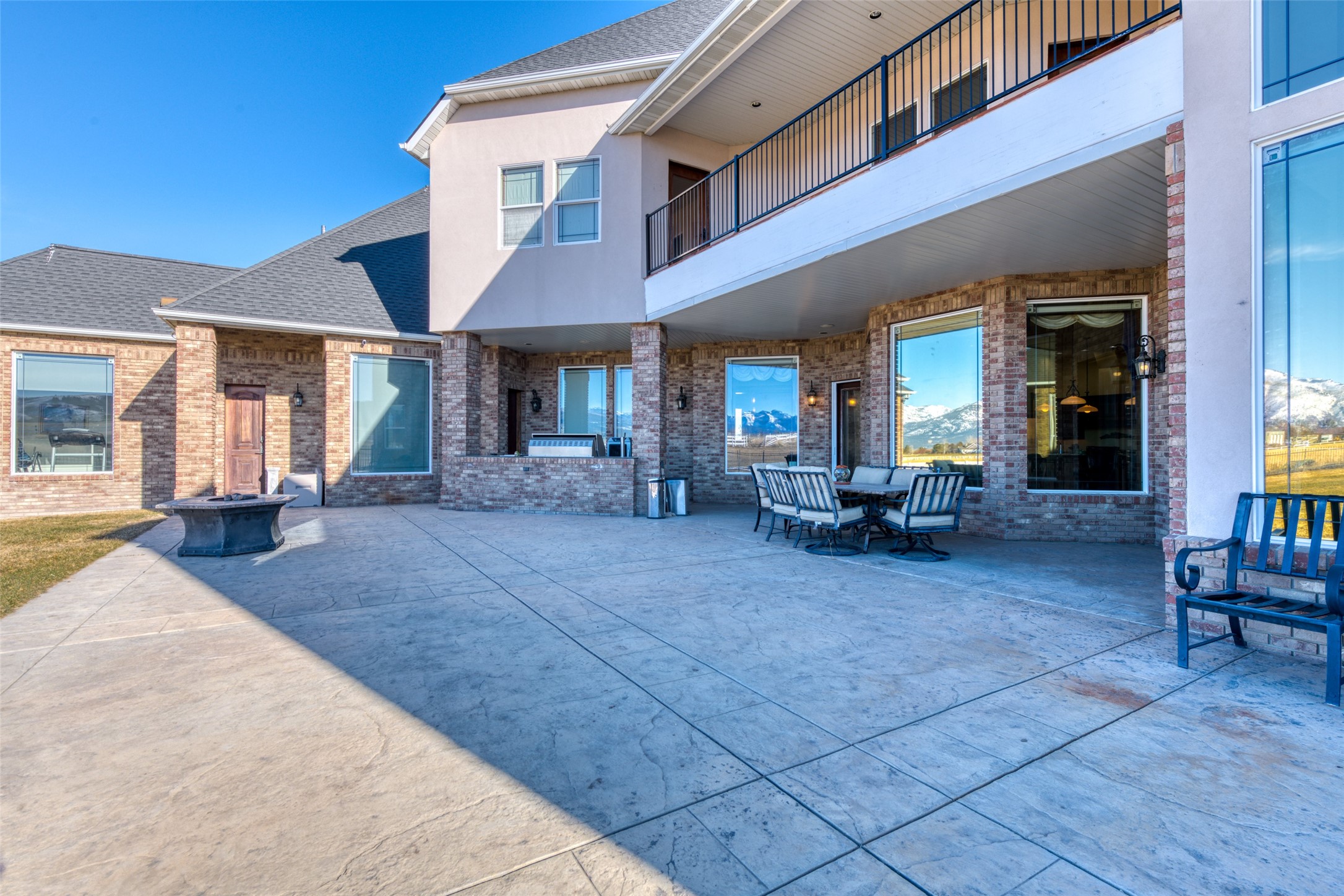 Hamilton, Montana 59840, United States, 4 Bedrooms Bedrooms, ,5 BathroomsBathrooms,Residential,Pending,67297