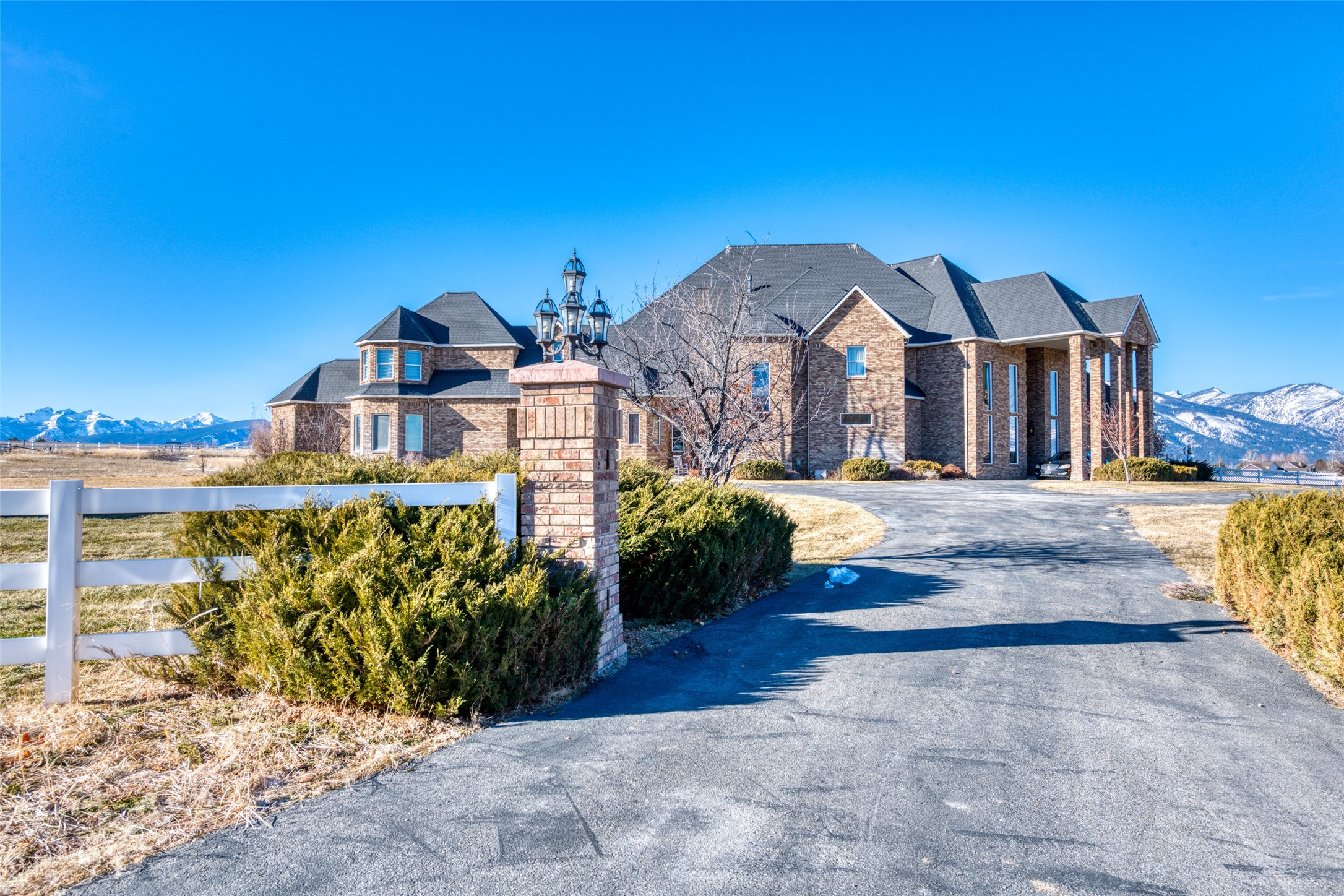 Hamilton, Montana 59840, United States, 4 Bedrooms Bedrooms, ,5 BathroomsBathrooms,Residential,Pending,67297