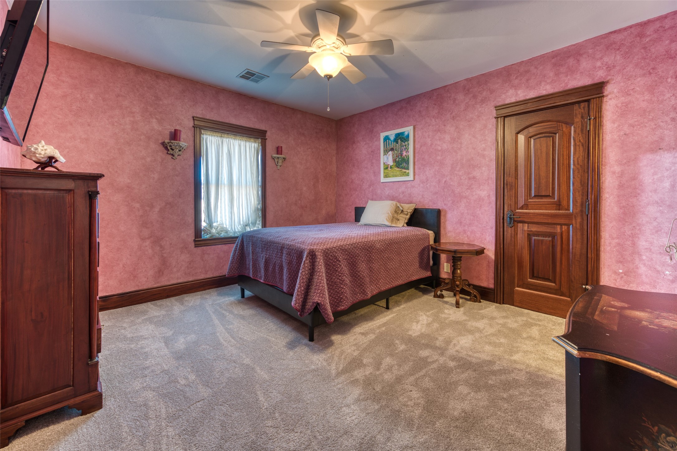 Hamilton, Montana 59840, United States, 4 Bedrooms Bedrooms, ,5 BathroomsBathrooms,Residential,Pending,67297