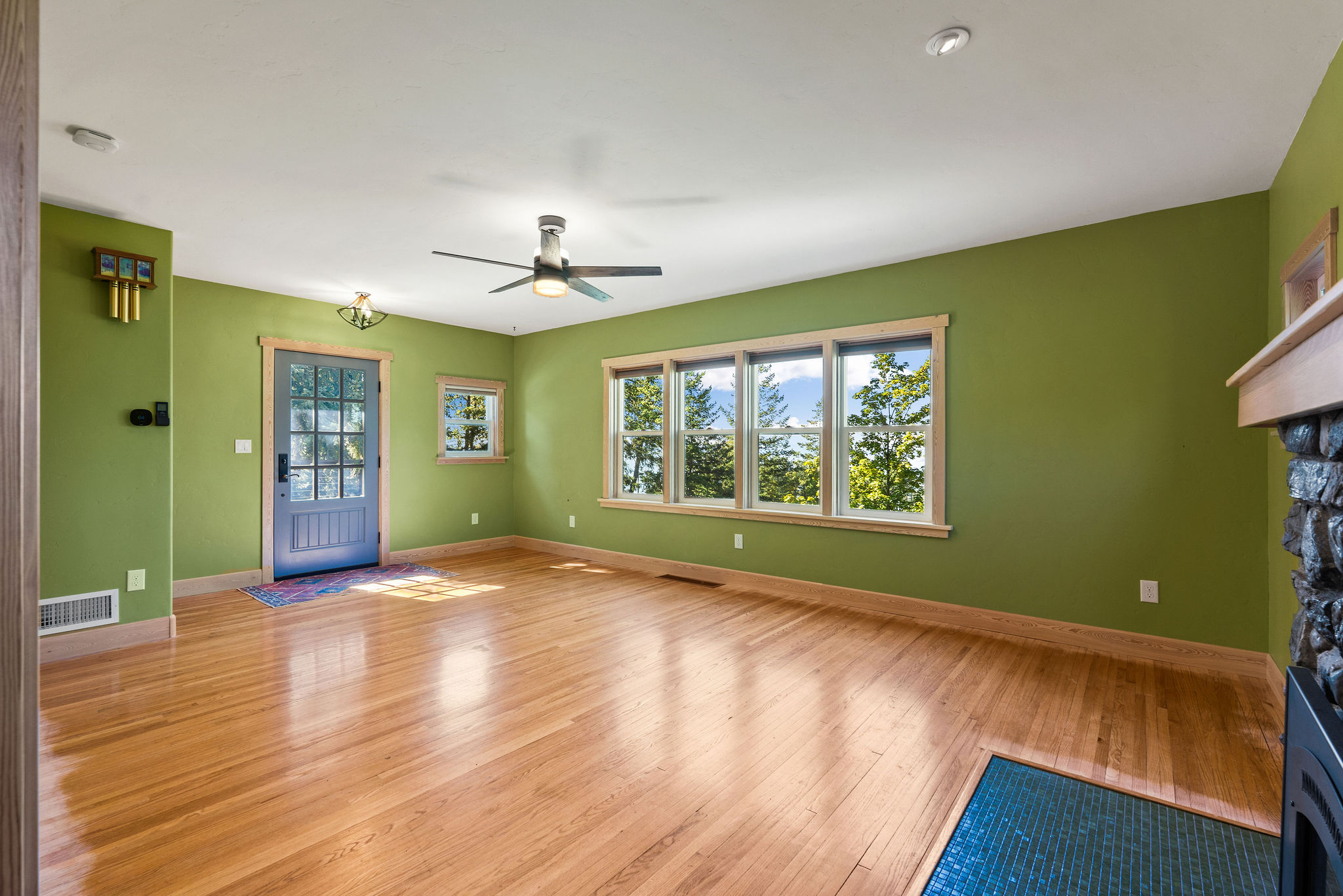 22154 E Lakeshore Drive