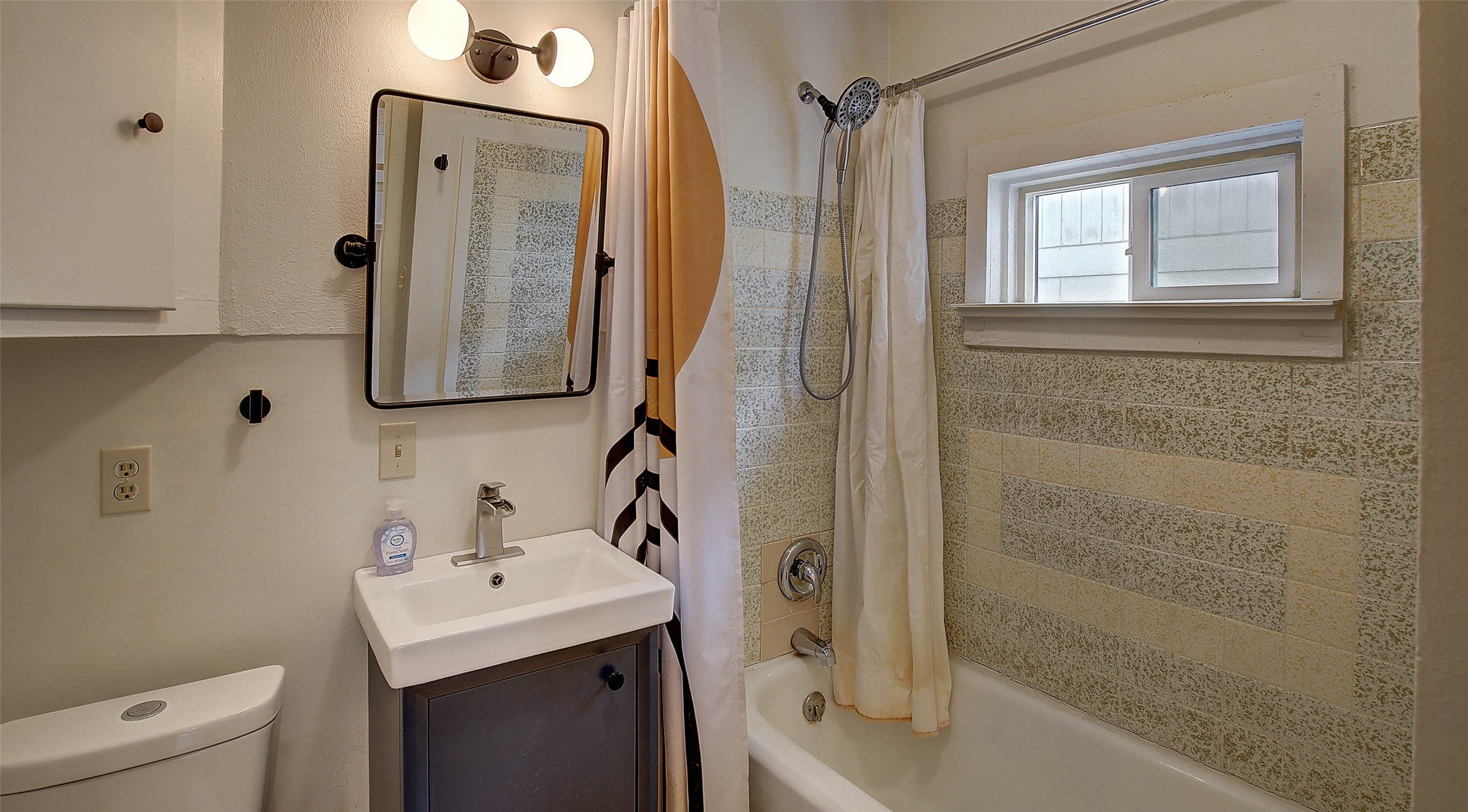 Missoula, Montana 59801, United States, 2 Bedrooms Bedrooms, ,1 BathroomBathrooms,Residential,Active,246272