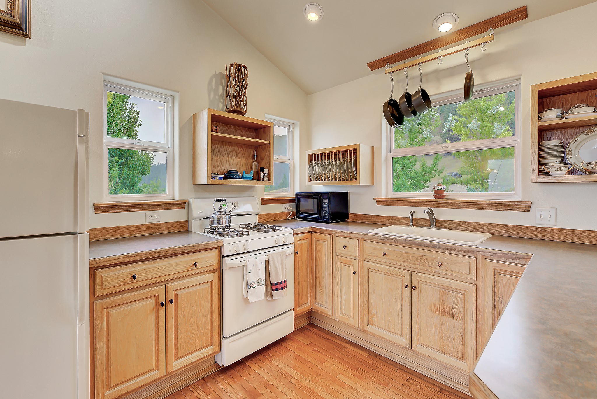 Helena, Montana 59601, United States, 3 Bedrooms Bedrooms, ,2 BathroomsBathrooms,Residential,Pending,50105