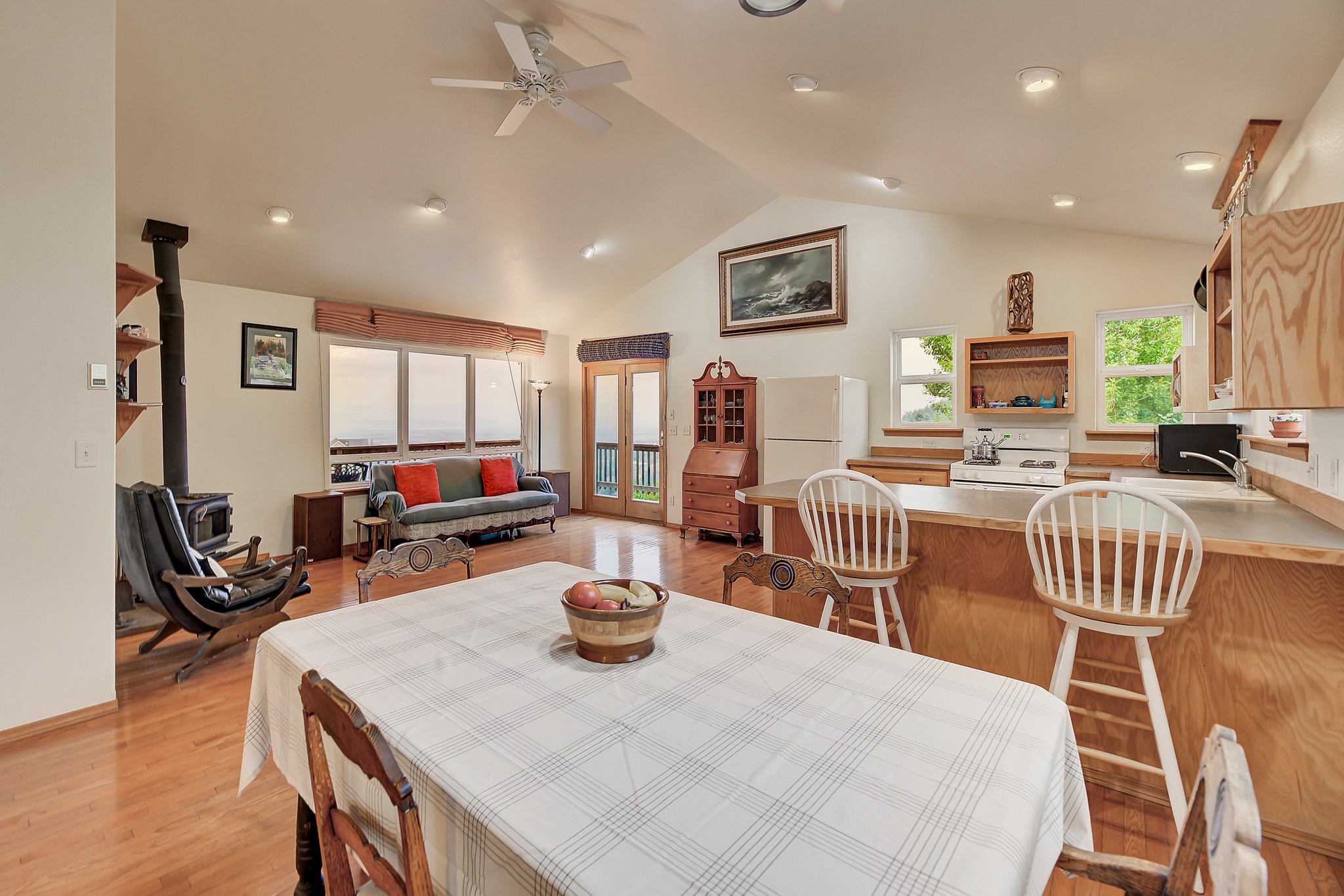 Helena, Montana 59601, United States, 3 Bedrooms Bedrooms, ,2 BathroomsBathrooms,Residential,Pending,50105