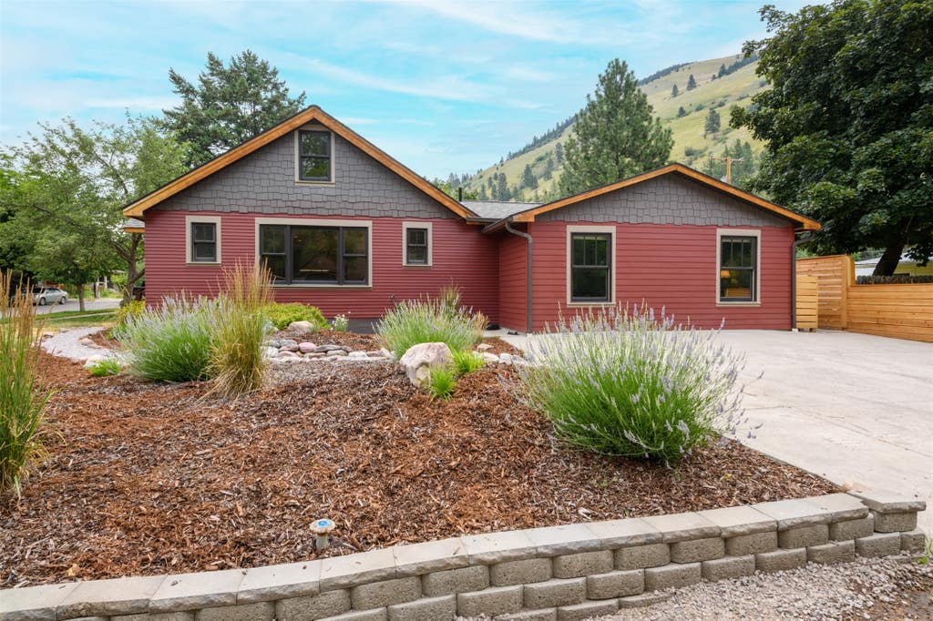 Photo of 1510 Jackson Street, Missoula, MT 59802 (MLS # 30075359)