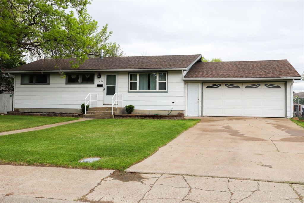 Photo of 604 27th Avenue NE, Great Falls, MT 59404 (MLS # 30065252)