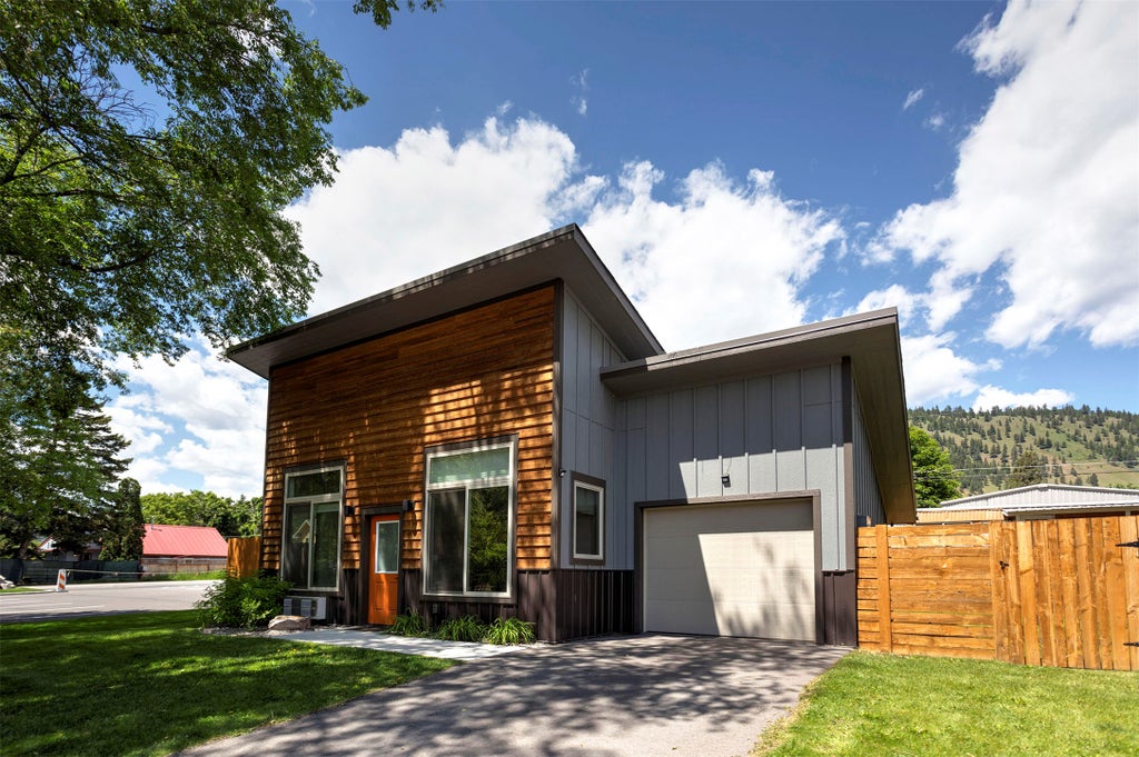 Photo of 518 Iowa Avenue #1 &amp; 2, Missoula, MT 59802 (MLS # 30073805)
