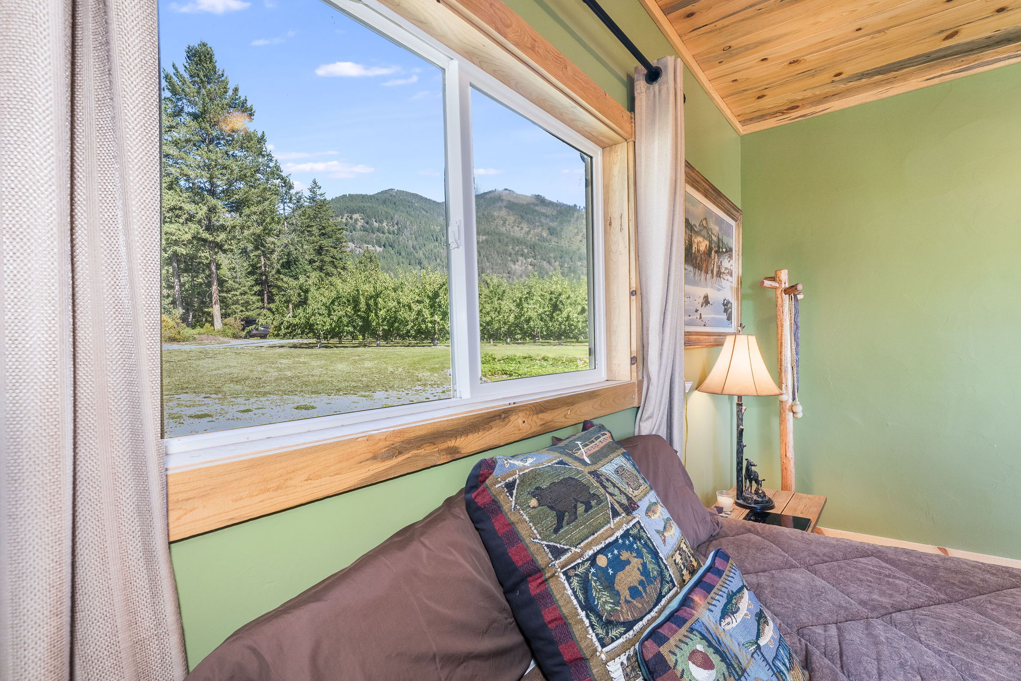 Bigfork, Montana 59911, United States, 3 Bedrooms Bedrooms, ,2 BathroomsBathrooms,Residential,Pending,190759