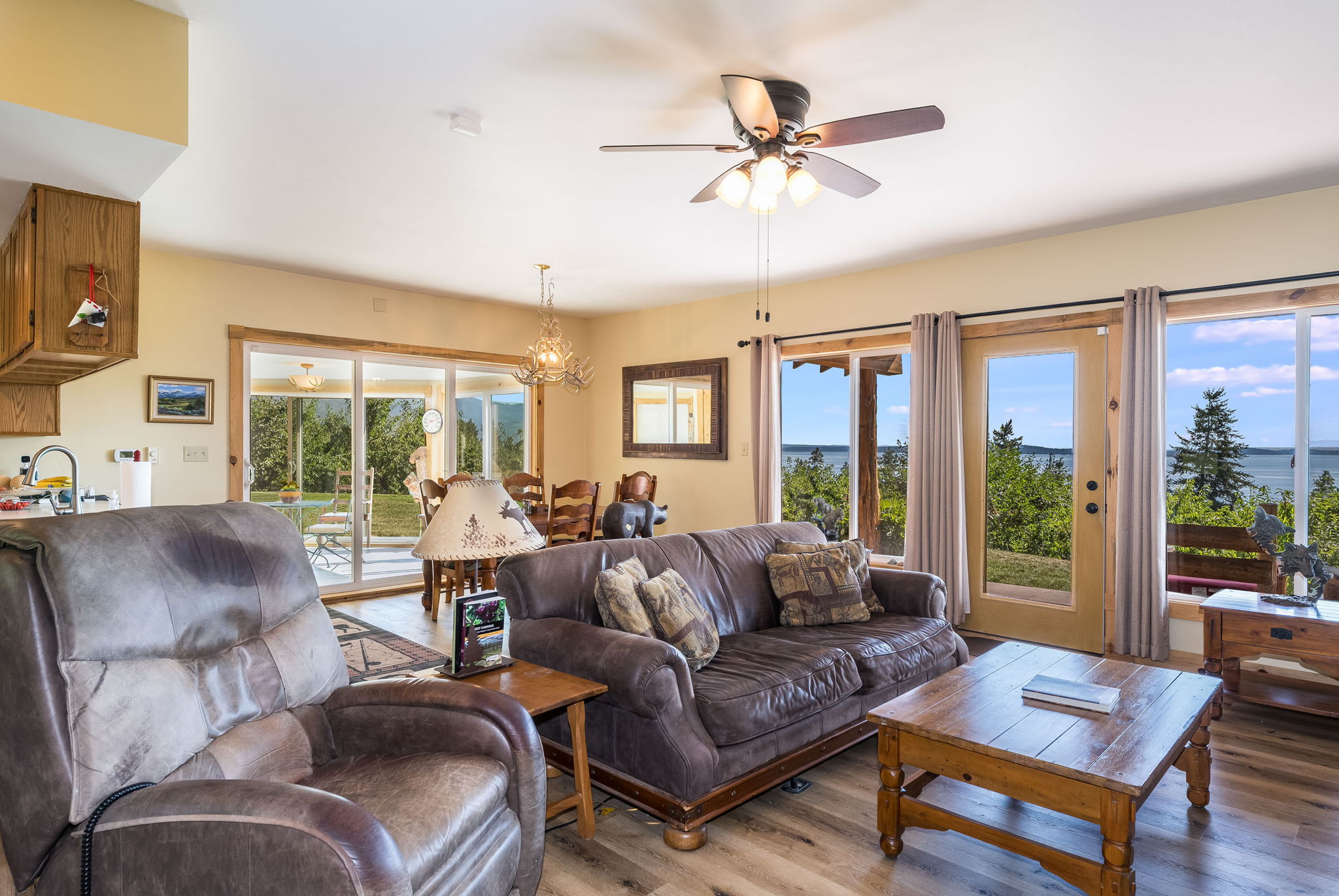 Bigfork, Montana 59911, United States, 3 Bedrooms Bedrooms, ,2 BathroomsBathrooms,Residential,Pending,190759