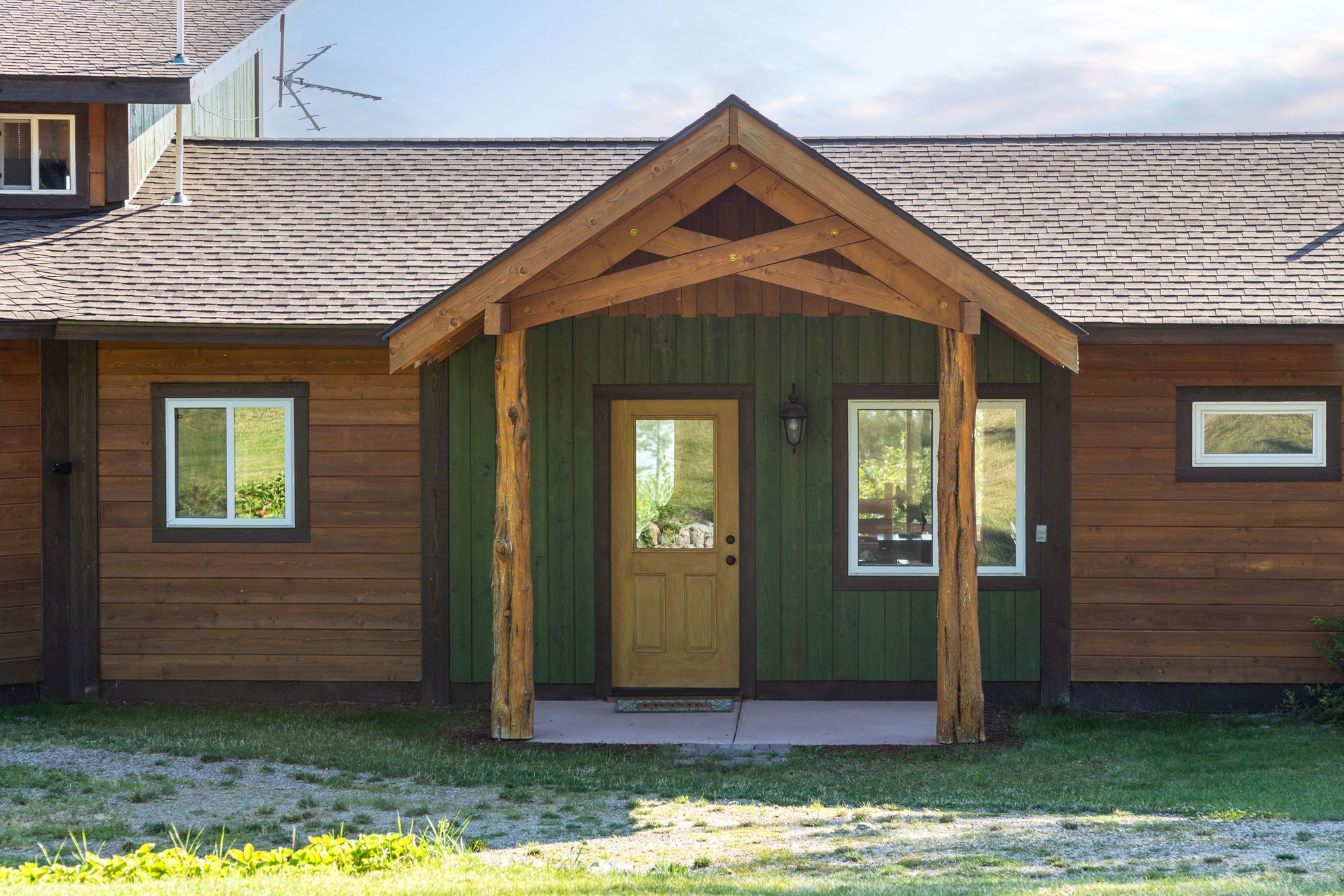 Bigfork, Montana 59911, United States, 3 Bedrooms Bedrooms, ,2 BathroomsBathrooms,Residential,Pending,190759