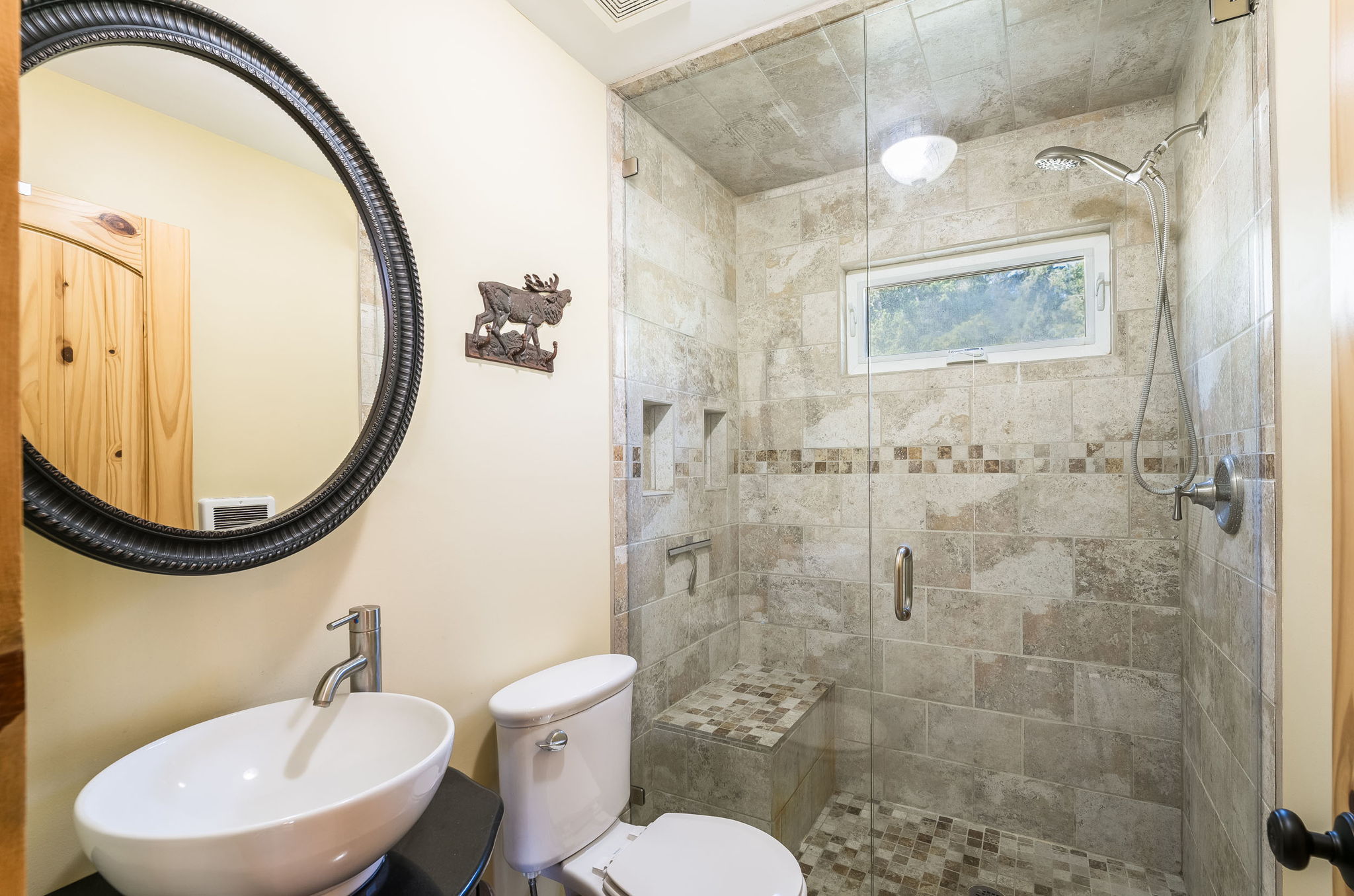 Bigfork, Montana 59911, United States, 3 Bedrooms Bedrooms, ,2 BathroomsBathrooms,Residential,Pending,190759