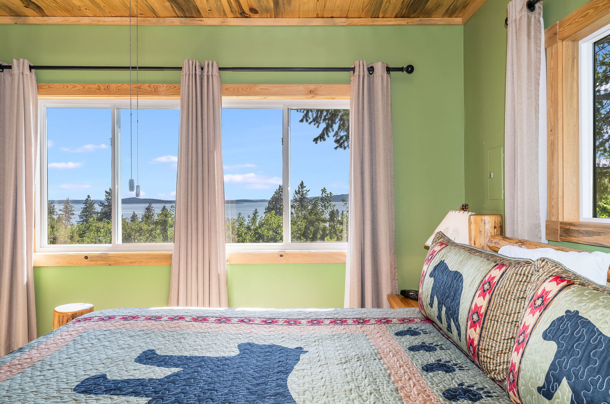 Bigfork, Montana 59911, United States, 3 Bedrooms Bedrooms, ,2 BathroomsBathrooms,Residential,Pending,190759