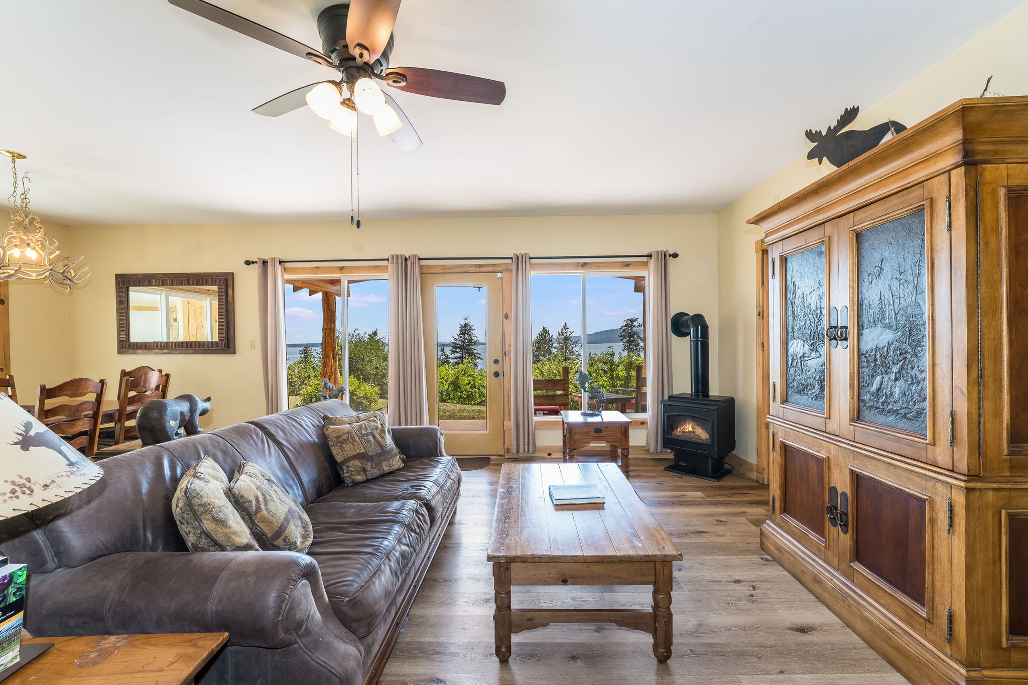 Bigfork, Montana 59911, United States, 3 Bedrooms Bedrooms, ,2 BathroomsBathrooms,Residential,Pending,190759