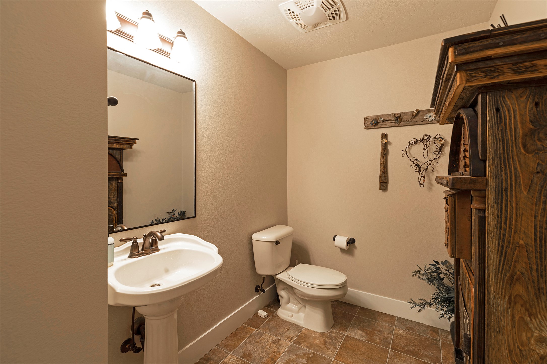 Missoula, Montana 59808, United States, 2 Bedrooms Bedrooms, ,3 BathroomsBathrooms,Residential,Active,80767