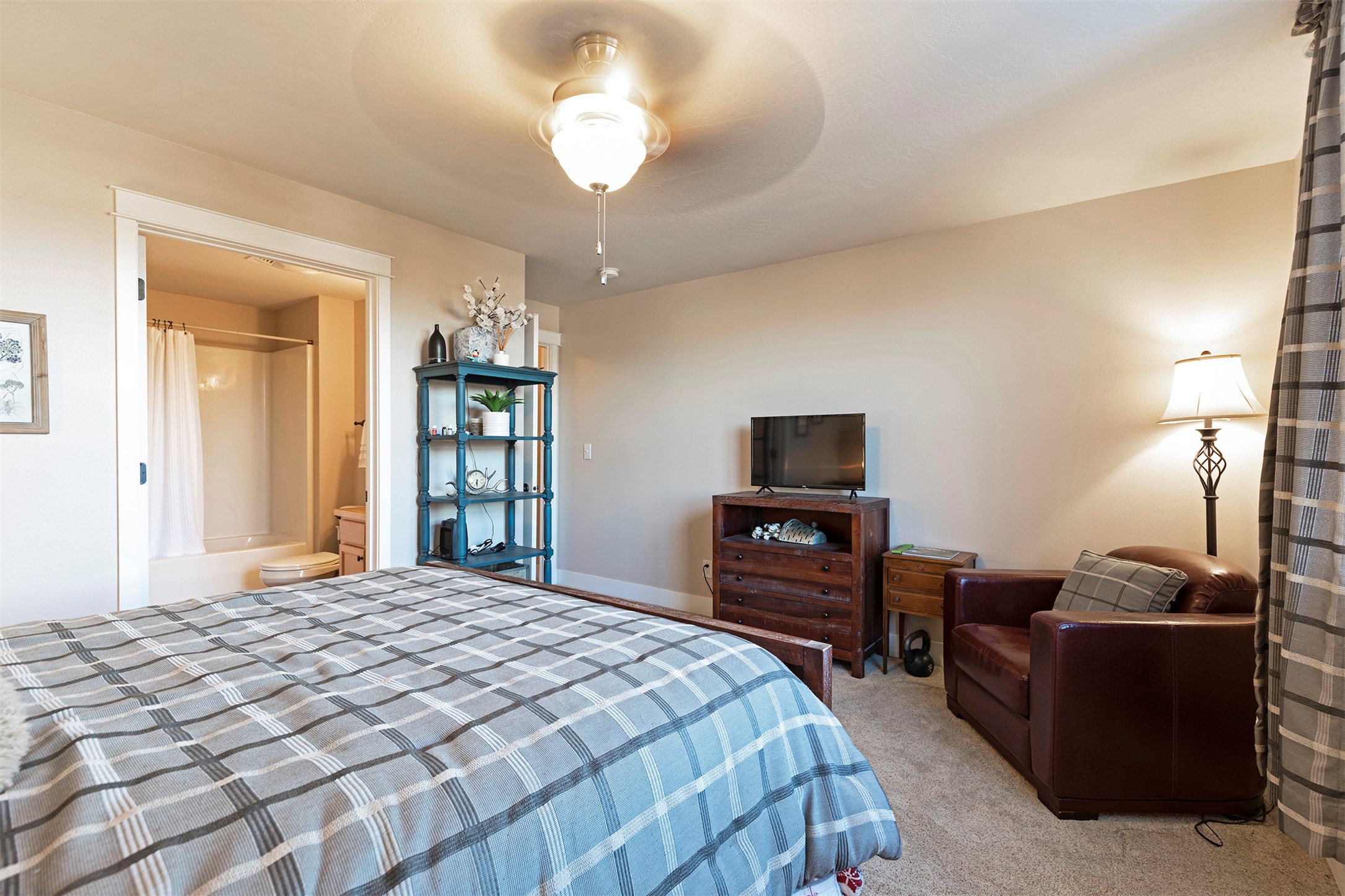 Missoula, Montana 59808, United States, 2 Bedrooms Bedrooms, ,3 BathroomsBathrooms,Residential,Active,80767