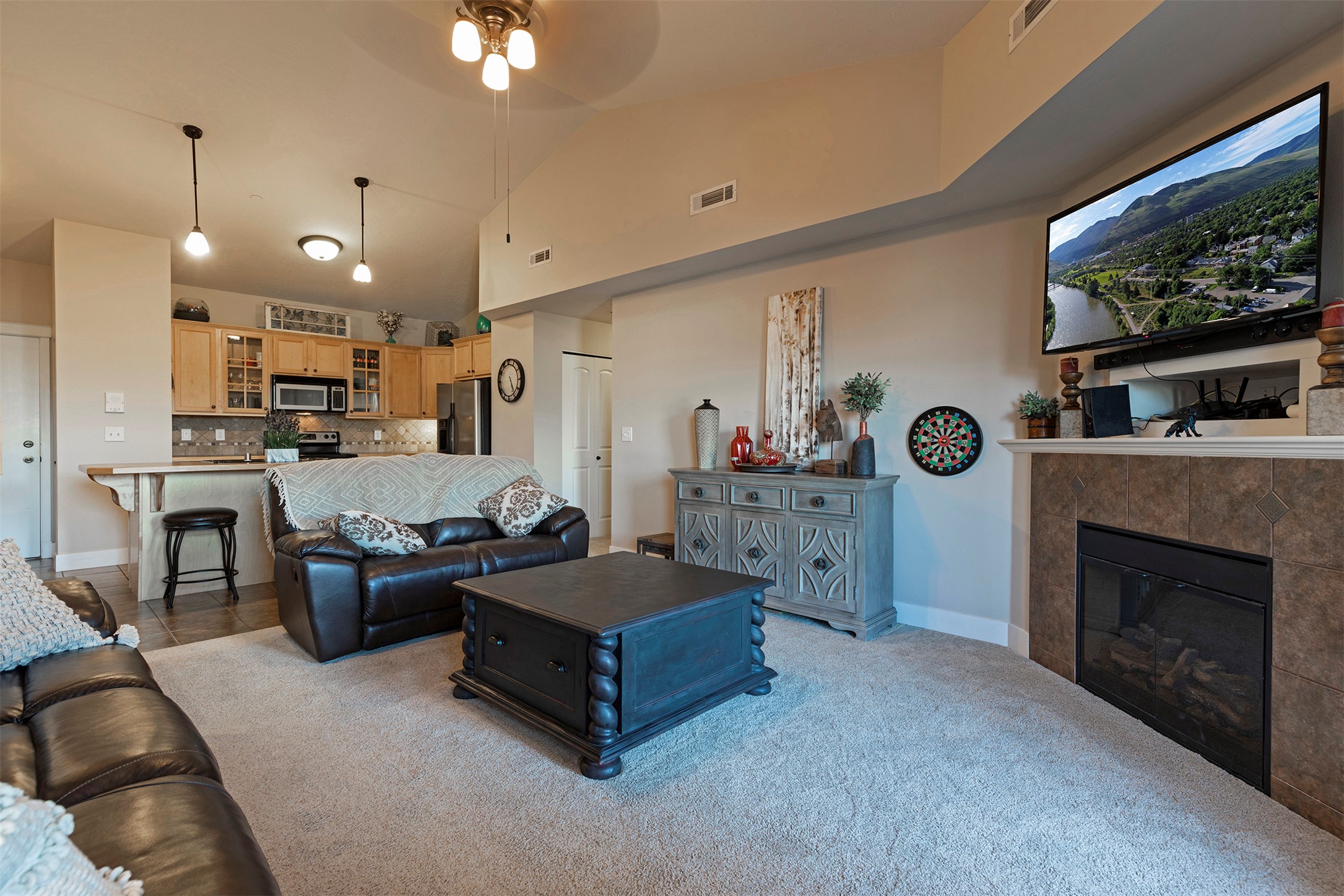 Missoula, Montana 59808, United States, 2 Bedrooms Bedrooms, ,3 BathroomsBathrooms,Residential,Active,80767