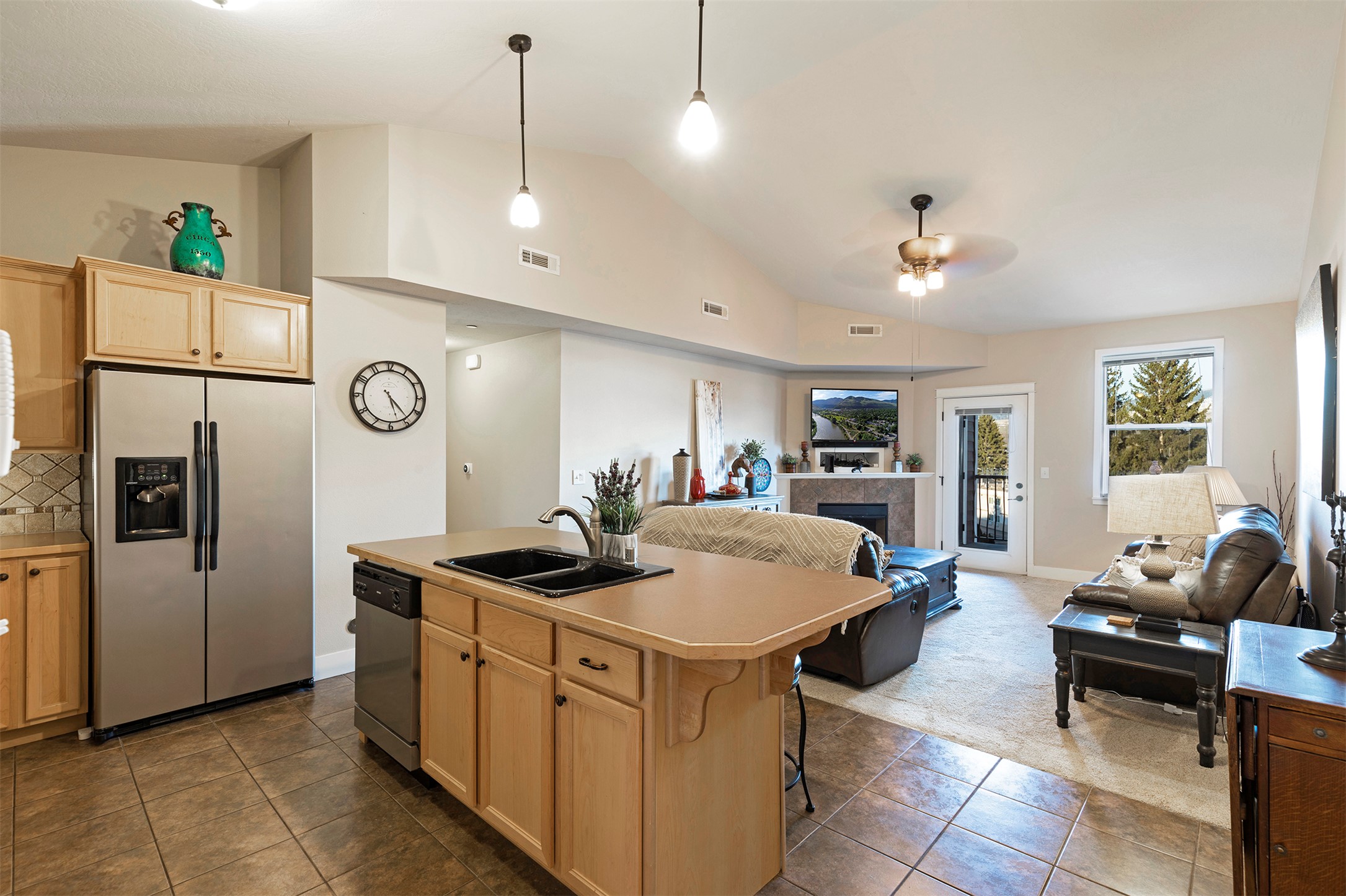 Missoula, Montana 59808, United States, 2 Bedrooms Bedrooms, ,3 BathroomsBathrooms,Residential,Active,80767