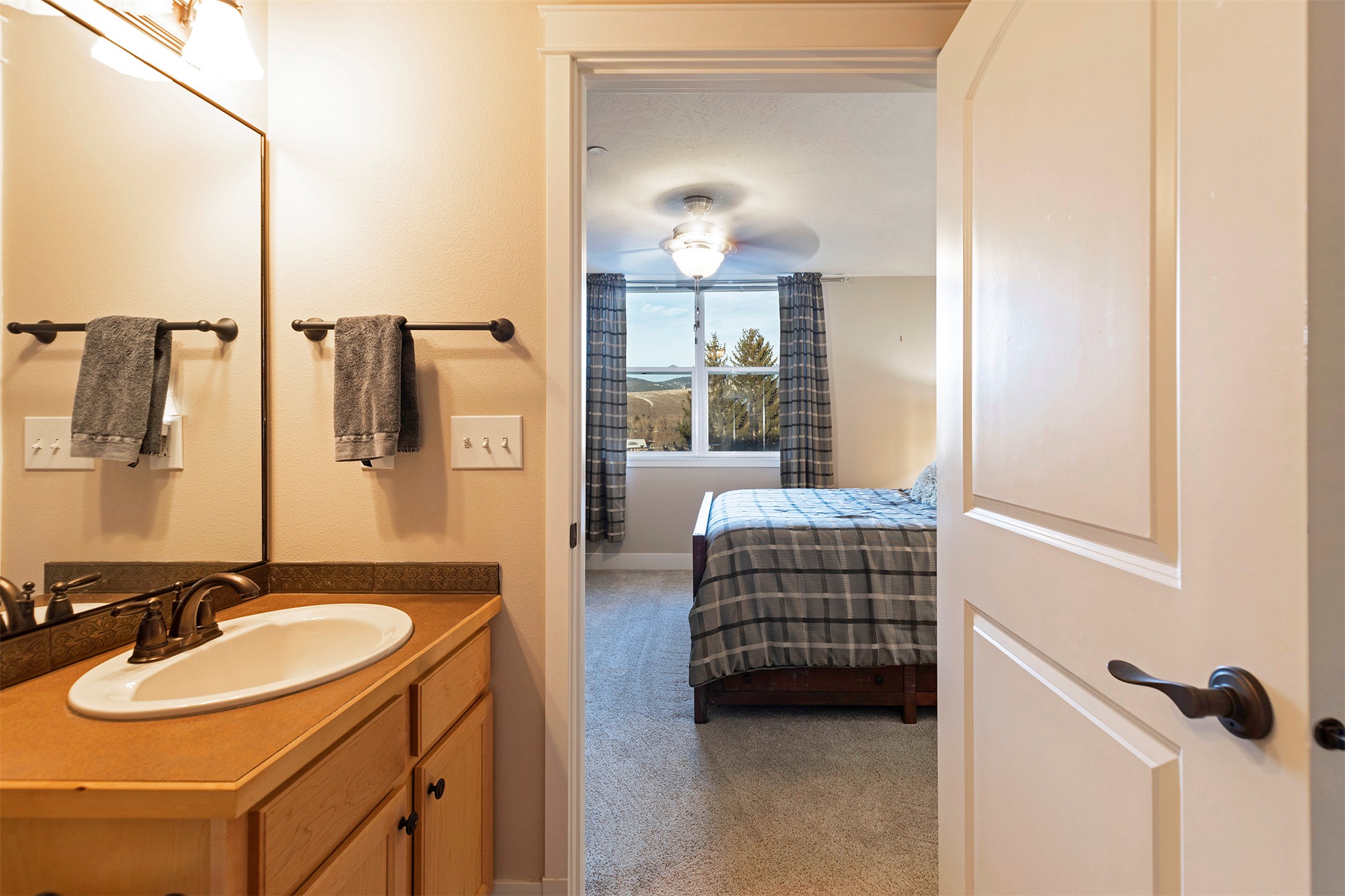 Missoula, Montana 59808, United States, 2 Bedrooms Bedrooms, ,3 BathroomsBathrooms,Residential,Active,80767