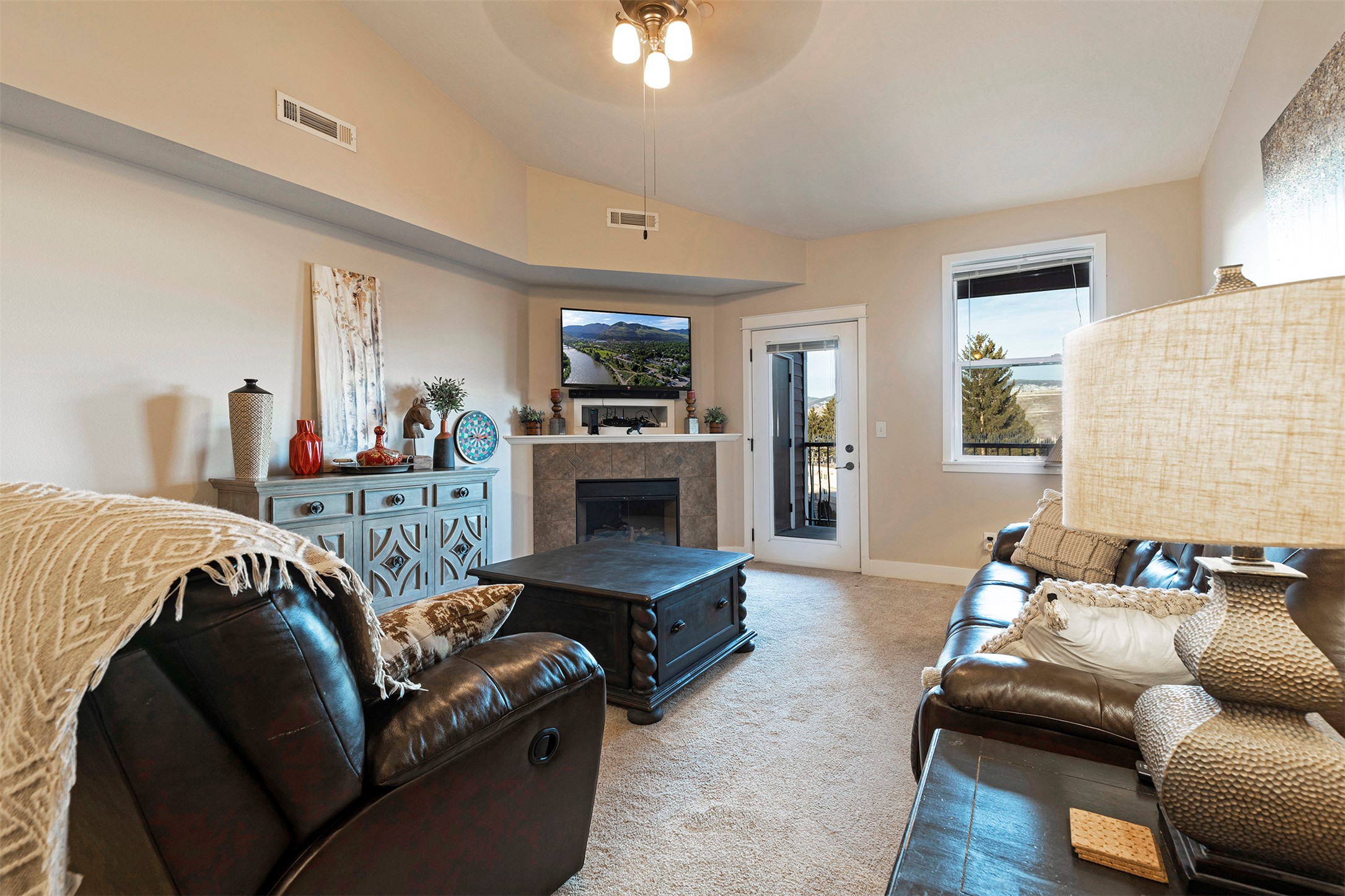 Missoula, Montana 59808, United States, 2 Bedrooms Bedrooms, ,3 BathroomsBathrooms,Residential,Active,80767