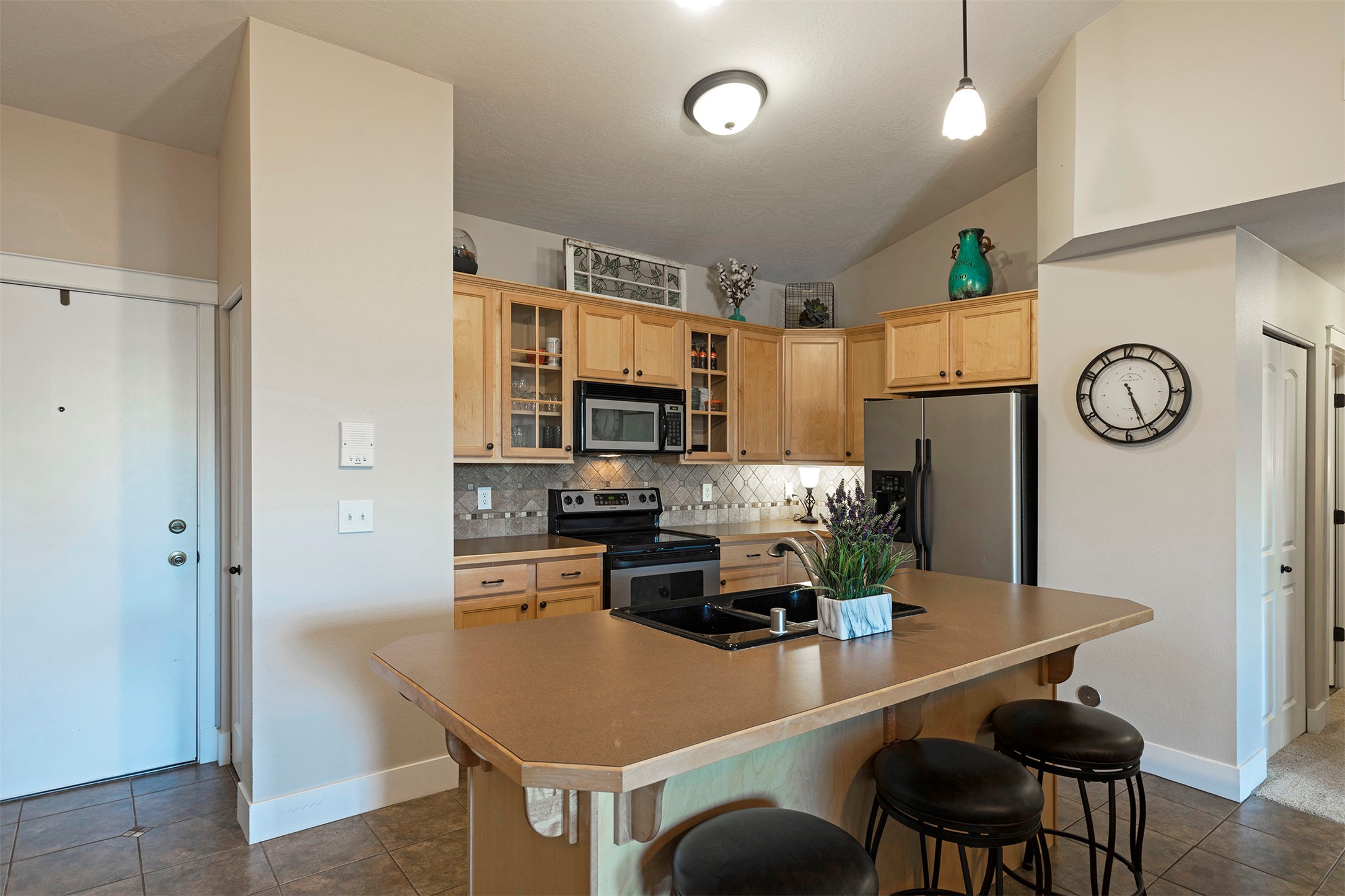 Missoula, Montana 59808, United States, 2 Bedrooms Bedrooms, ,3 BathroomsBathrooms,Residential,Active,80767