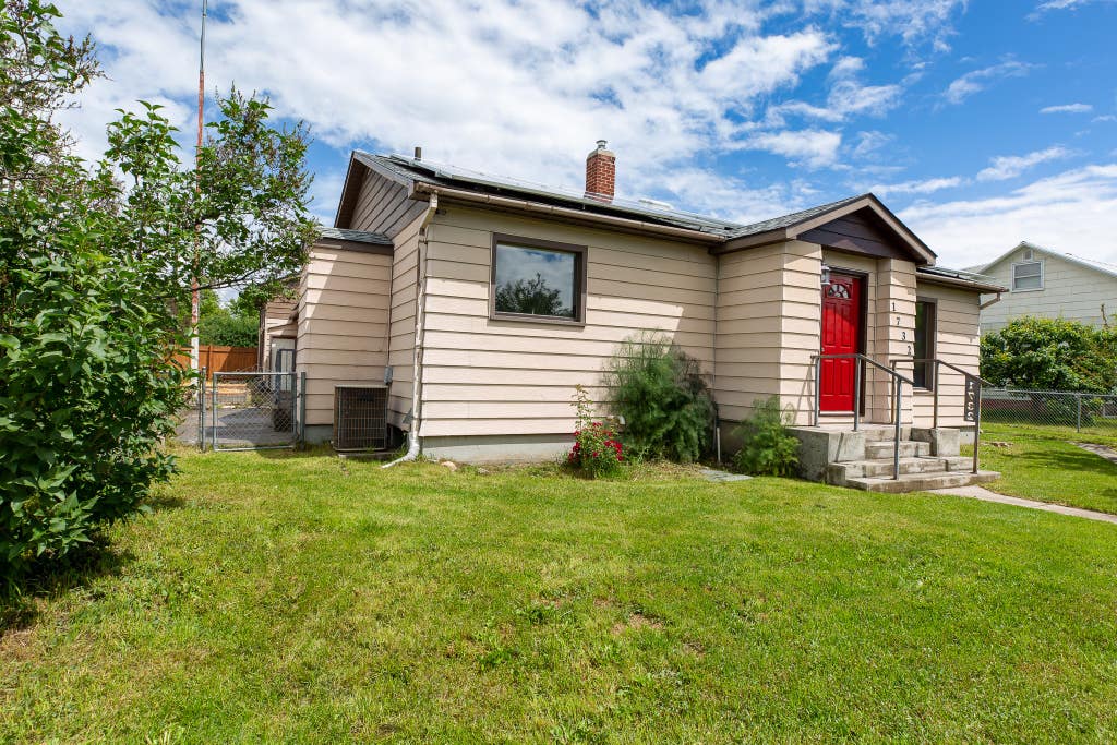 Photo of 1732 Defoe Street, Missoula, MT 59802 (MLS # 30071863)