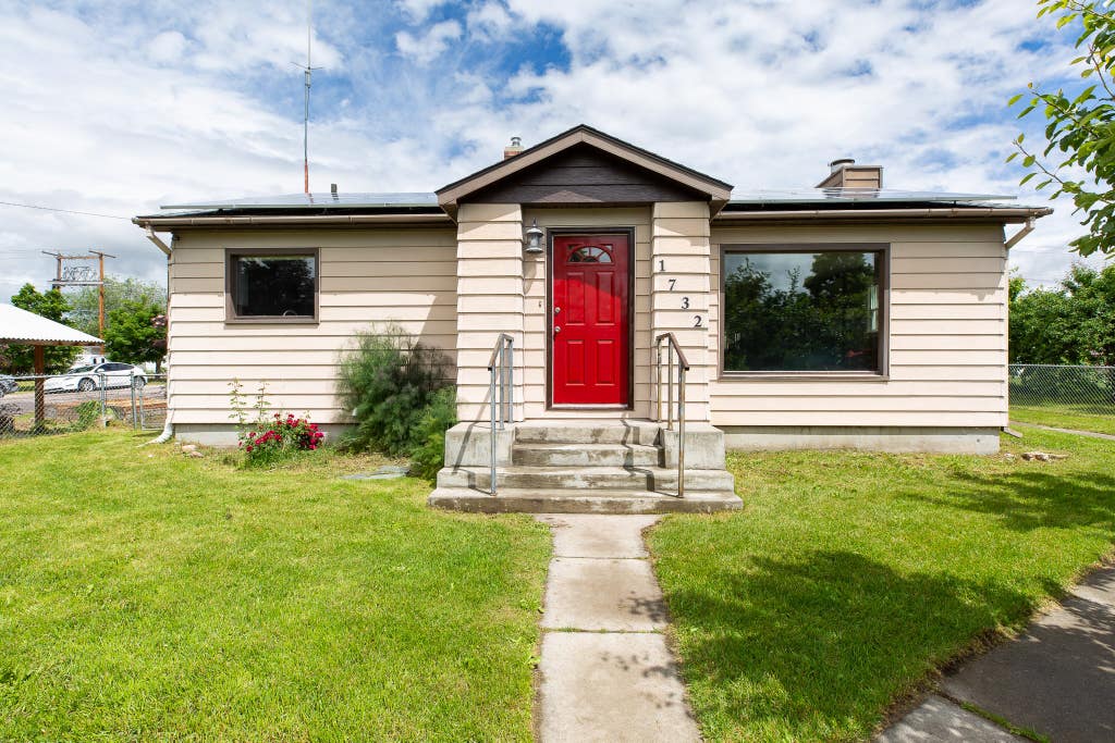 Photo of 1732 Defoe Street, Missoula, MT 59802 (MLS # 30071863)