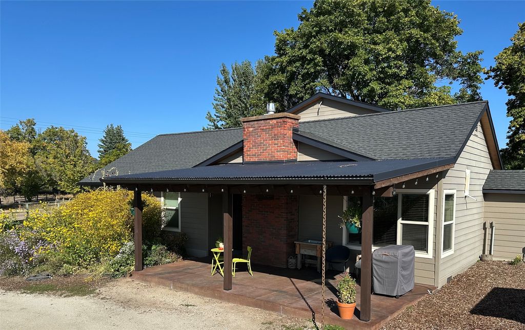 Photo of 807 Honey House Lane, Corvallis, MT 59828 (MLS # 30056849)