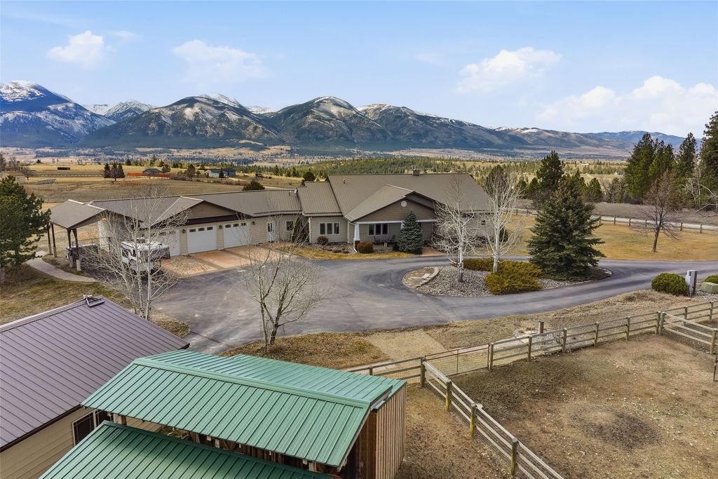 Photo of 460 Windwalker Trail, Stevensville, MT 59870 (MLS # 30066024)