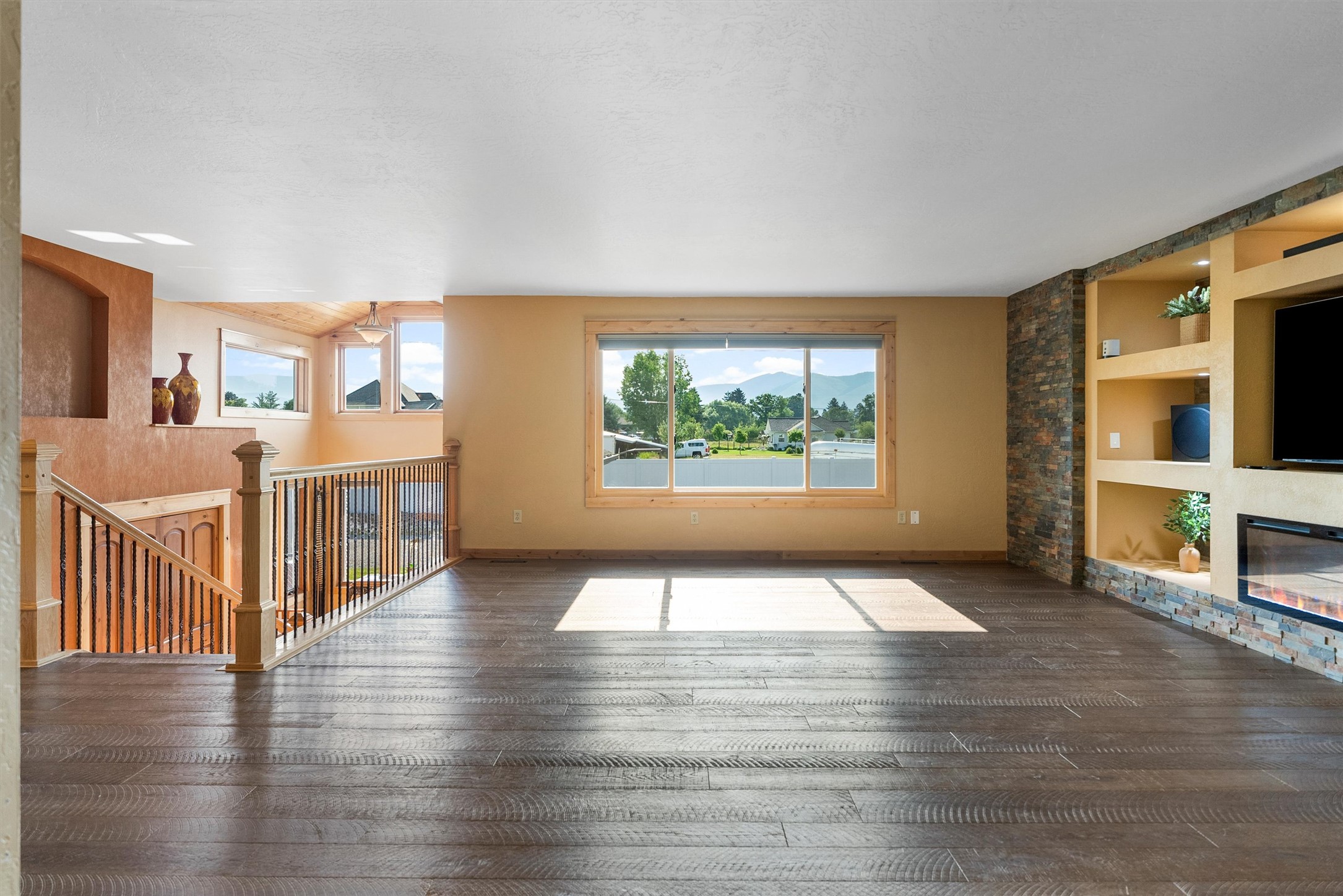 Missoula, Montana 59804, United States, 6 Bedrooms Bedrooms, ,4 BathroomsBathrooms,Residential,Active,160486