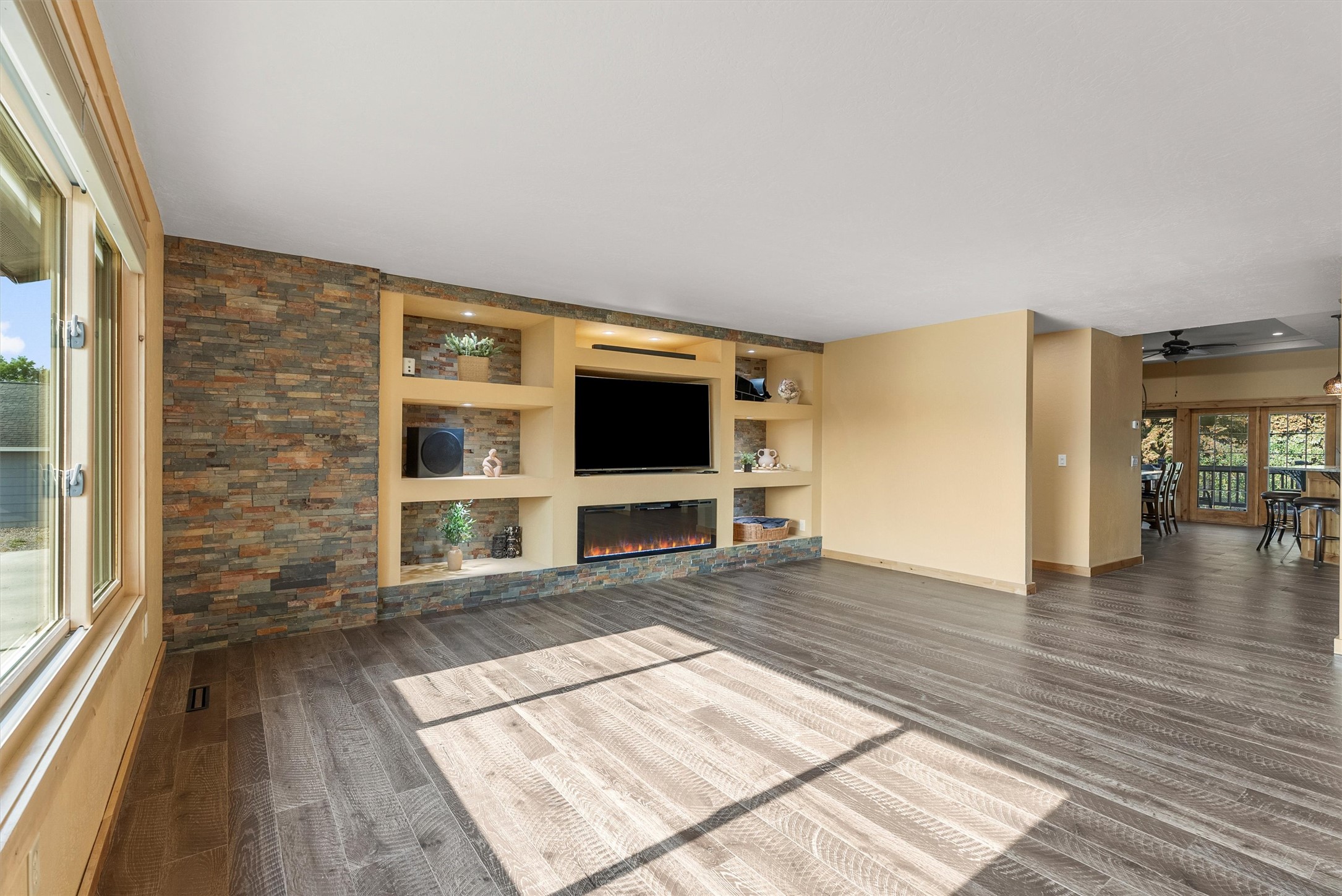 Missoula, Montana 59804, United States, 6 Bedrooms Bedrooms, ,4 BathroomsBathrooms,Residential,Active,160486