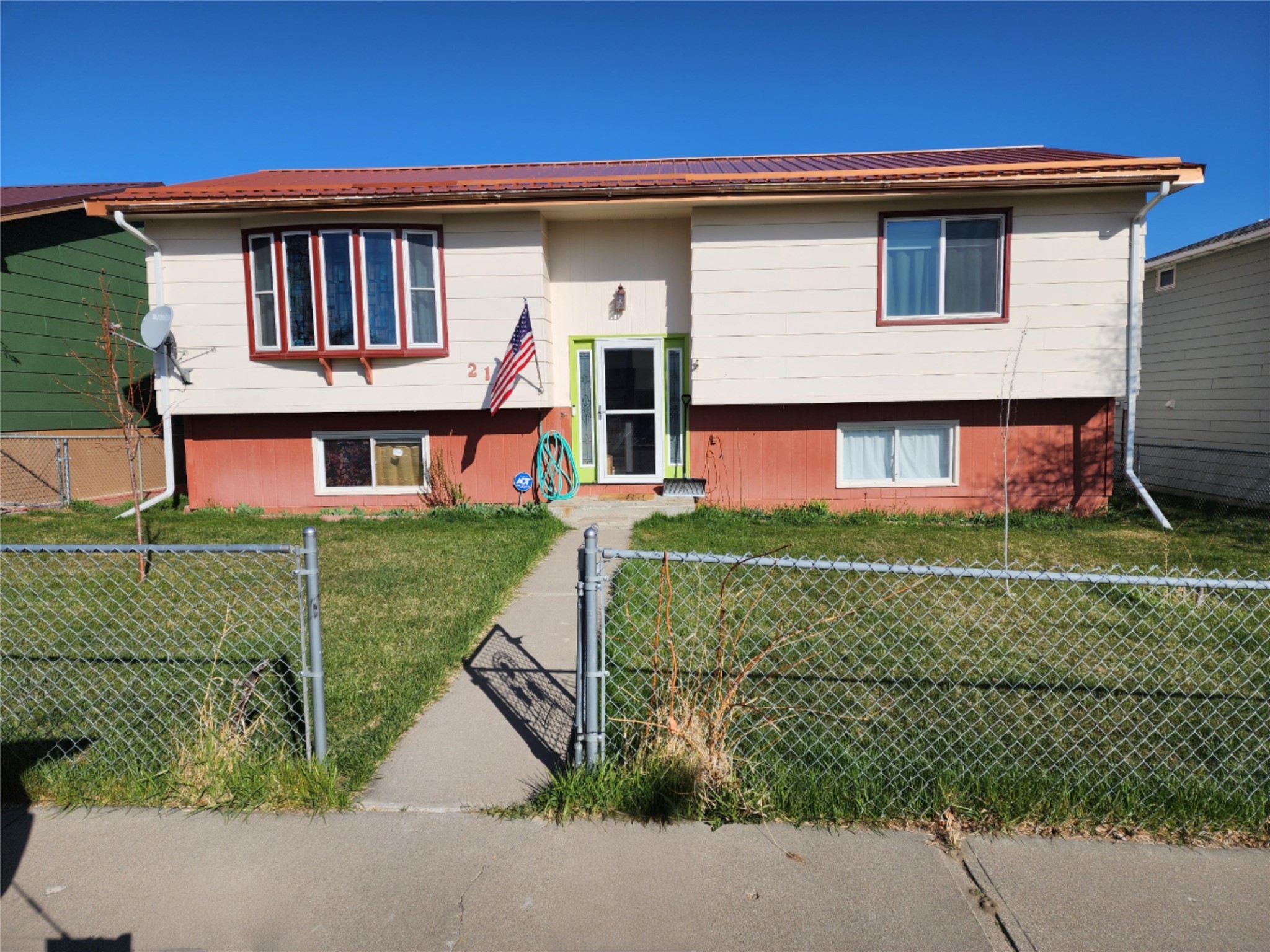 218 5th Avenue NE