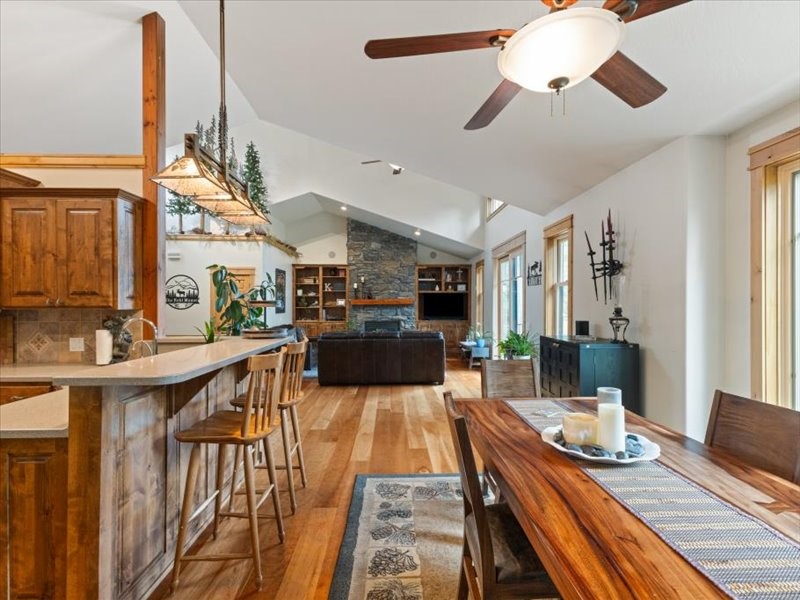 West Yellowstone, Montana 59758, United States, 6 Bedrooms Bedrooms, ,4 BathroomsBathrooms,Residential,Active,49804