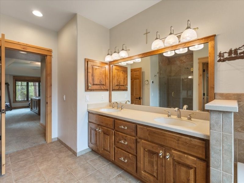 West Yellowstone, Montana 59758, United States, 6 Bedrooms Bedrooms, ,4 BathroomsBathrooms,Residential,Active,49804