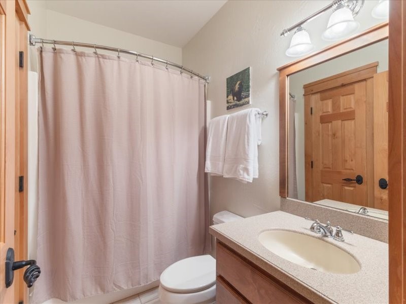 West Yellowstone, Montana 59758, United States, 6 Bedrooms Bedrooms, ,4 BathroomsBathrooms,Residential,Active,49804