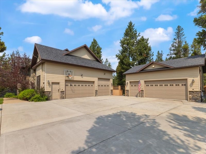 West Yellowstone, Montana 59758, United States, 6 Bedrooms Bedrooms, ,4 BathroomsBathrooms,Residential,Active,49804