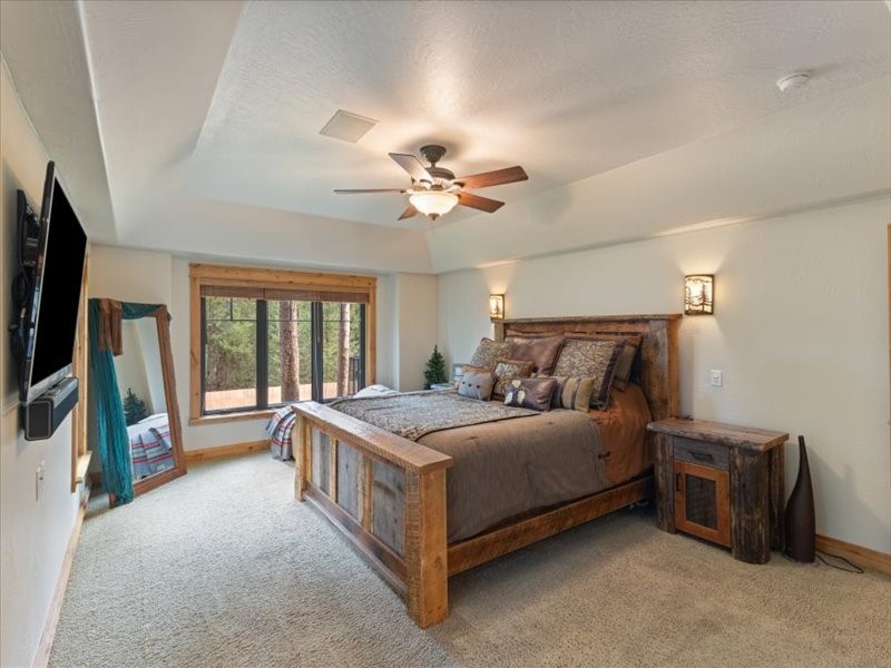 West Yellowstone, Montana 59758, United States, 6 Bedrooms Bedrooms, ,4 BathroomsBathrooms,Residential,Active,49804